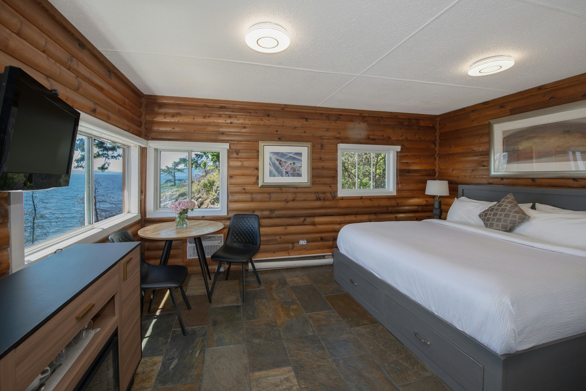 nKTNgTk3VkWwn3BYluoYw_Oceanview_Cabin_Interior_S
