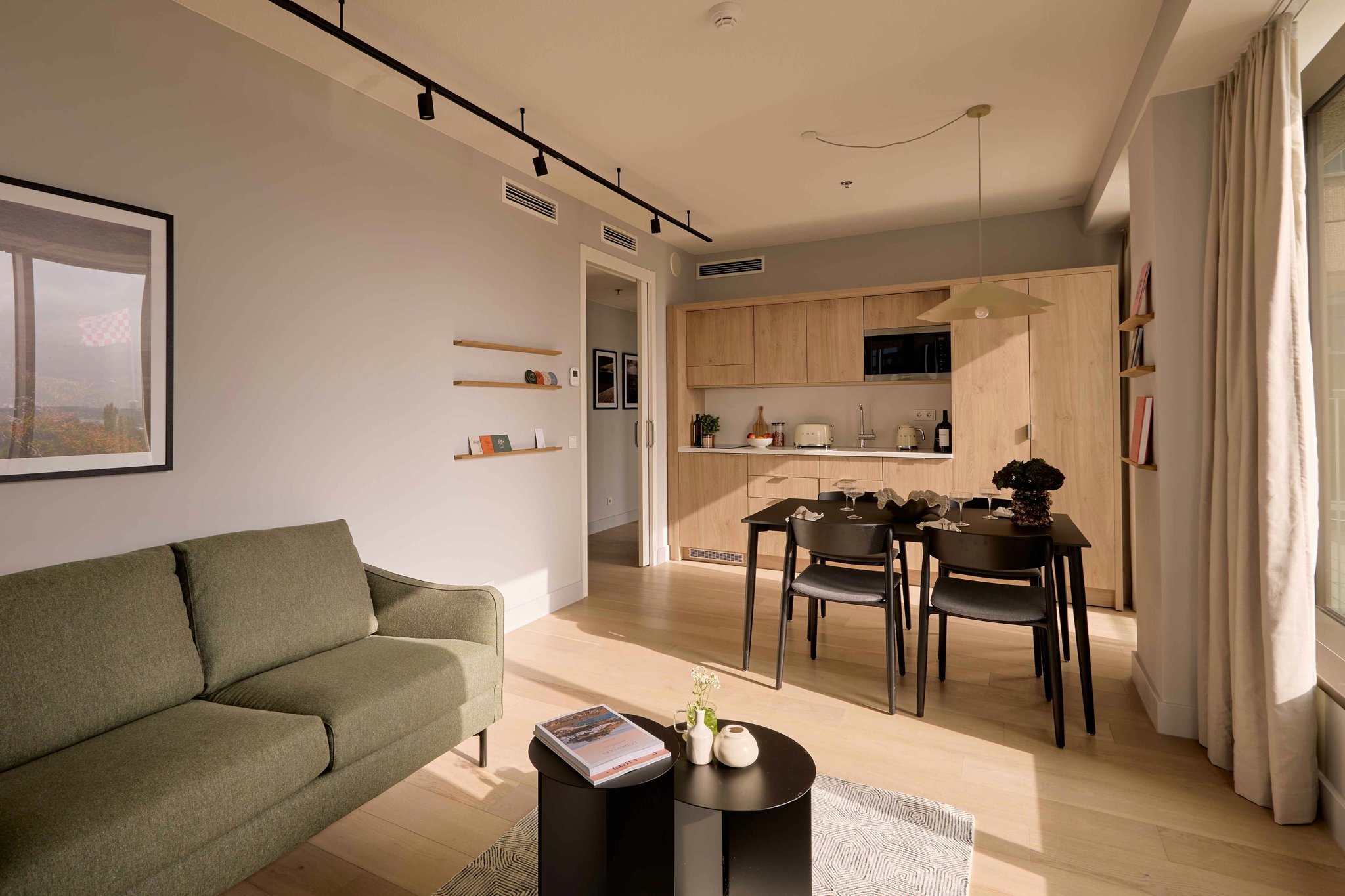 4zAQHfBN1Umb6qygbGurXw_Dining_Room_2_Bedroom_Sleeps_5_S