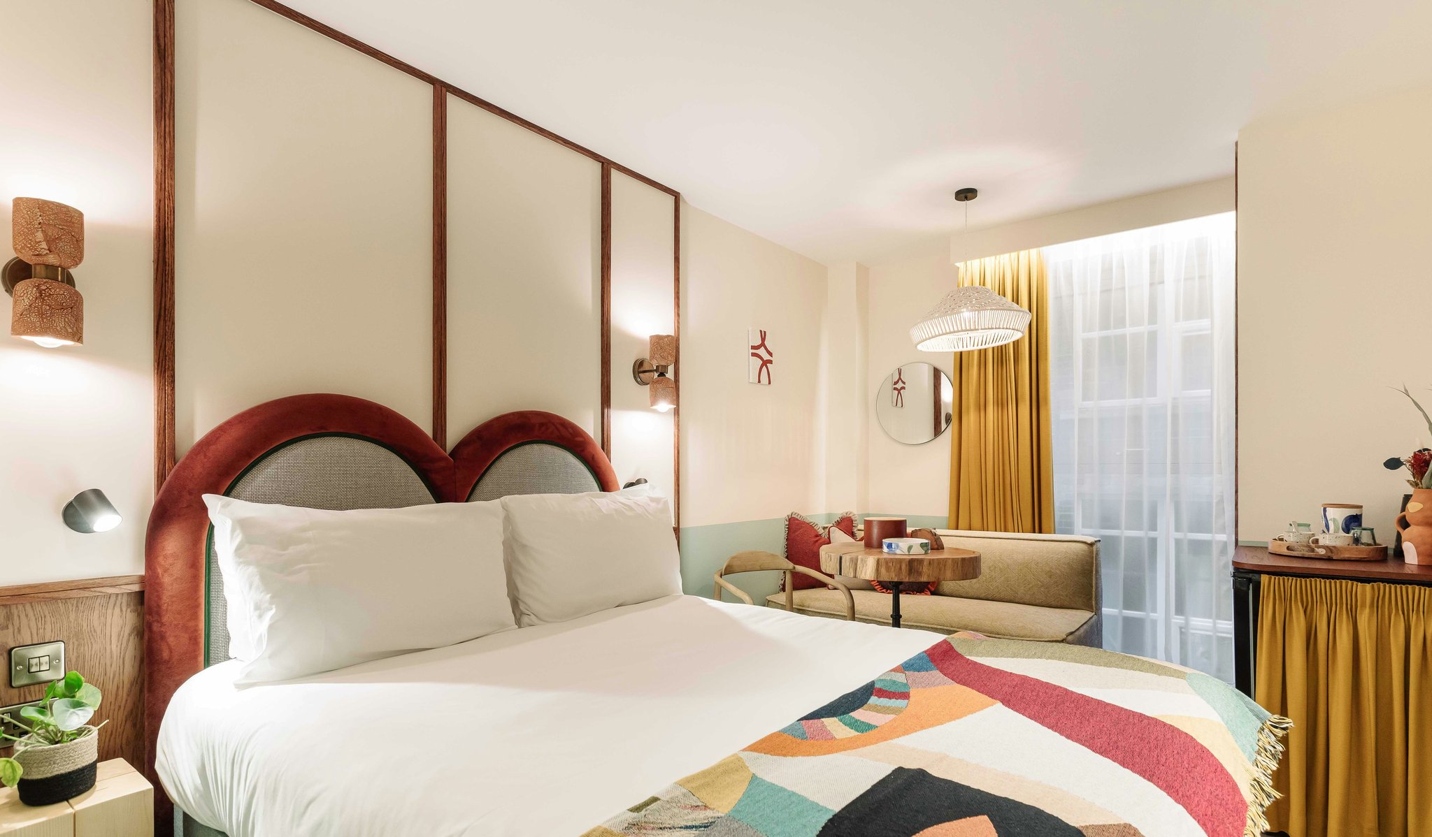 AZAHmXe0xkSgf3LYKc8zWA_R2B_Bedroom_1_S