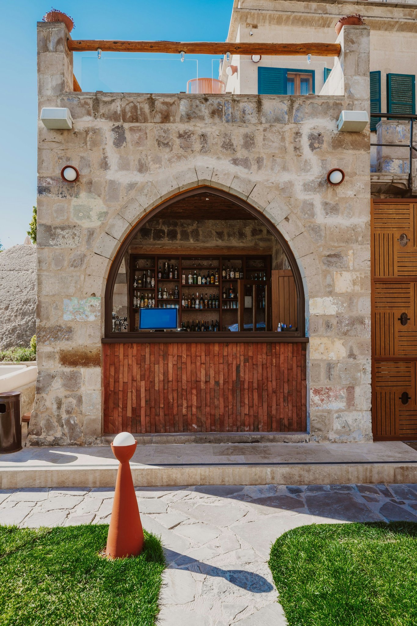 xzM14xiCEEibD9wrc6g1g_Outdoor_Bar_S