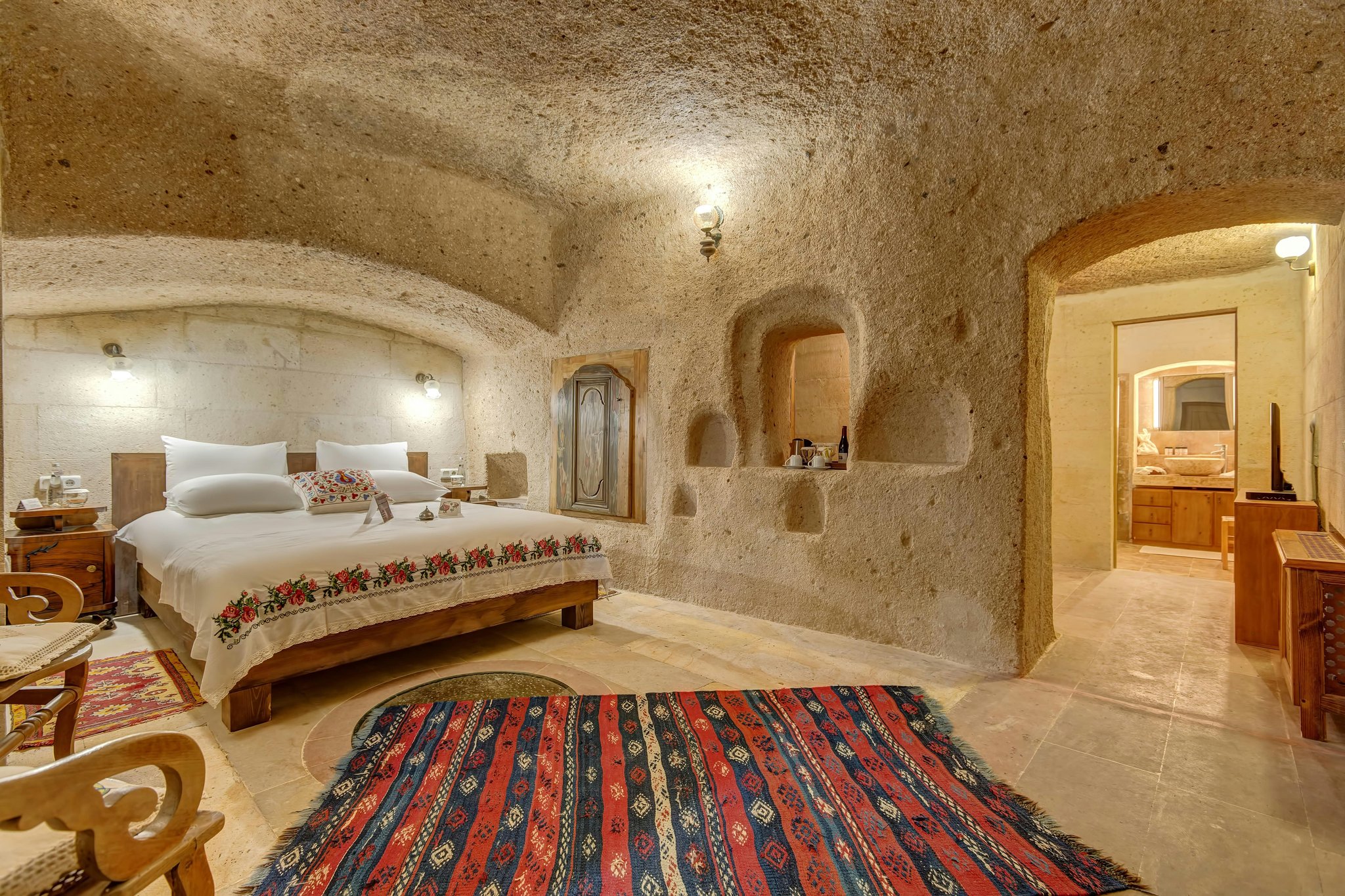lGuFov1sRkamoXuFw76NnA_305_luxury_suite_-min_S
