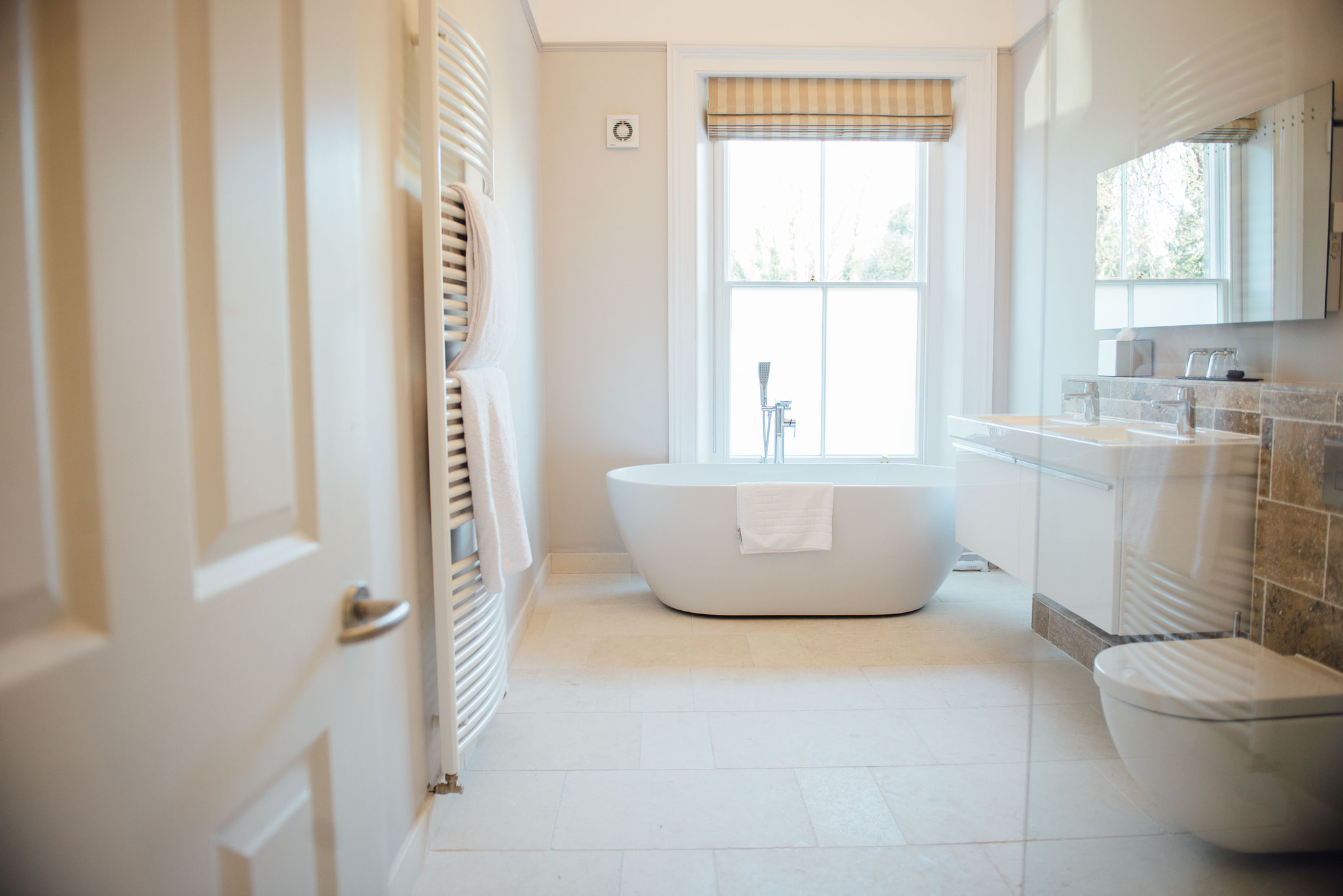 Deluxe_Double_Bathroom_S