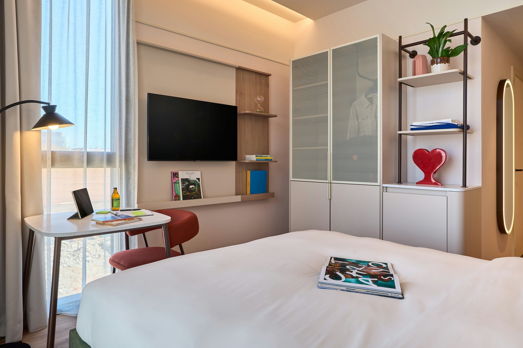 dx0FDArI0kyxtAT2yuUjQ_Barcelona_Interior_Brand-Layer-Sign_S