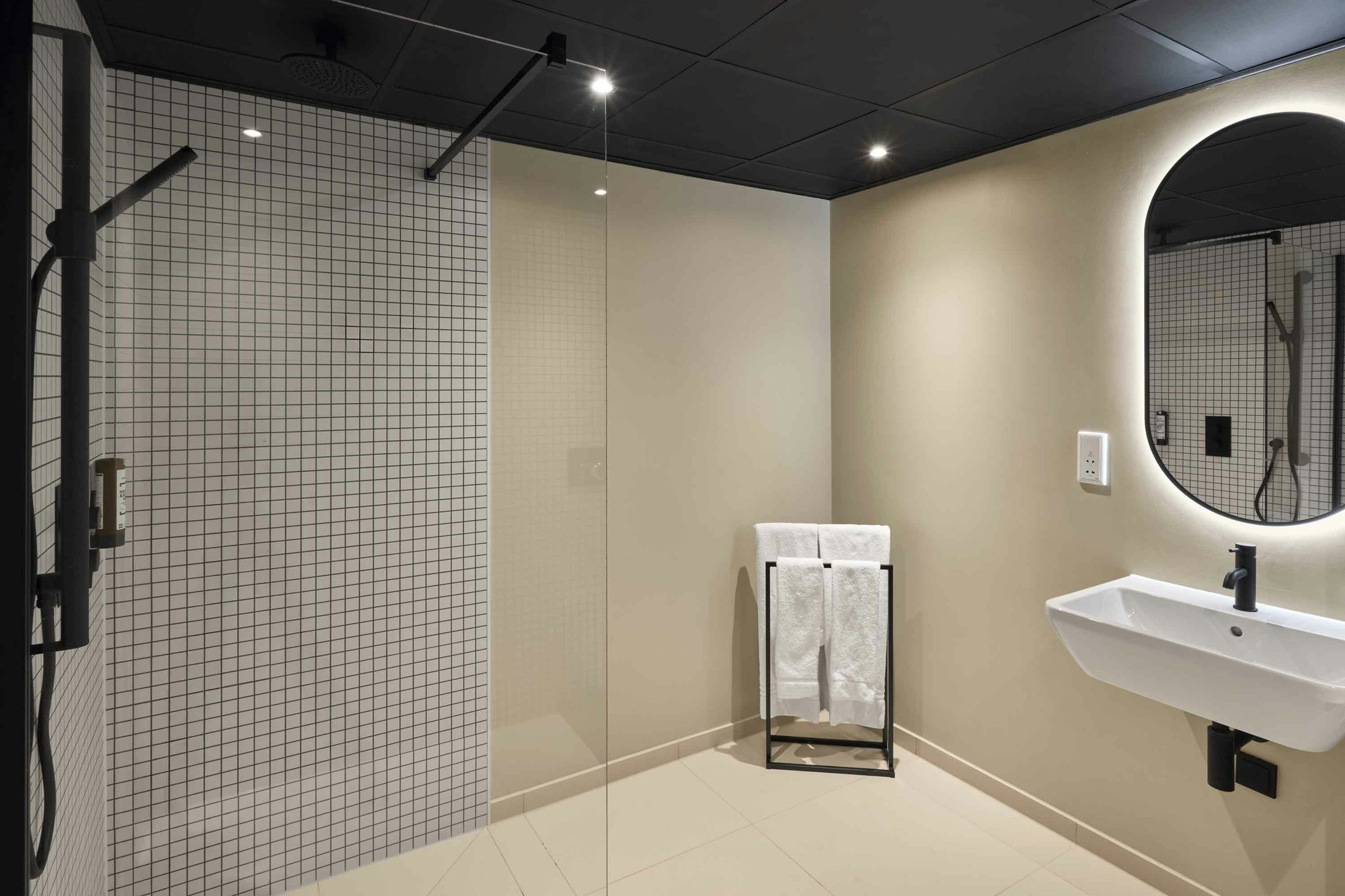 P35Cg3GklECfjoyTBYPmtQ_Snooze_Room_(13)_S