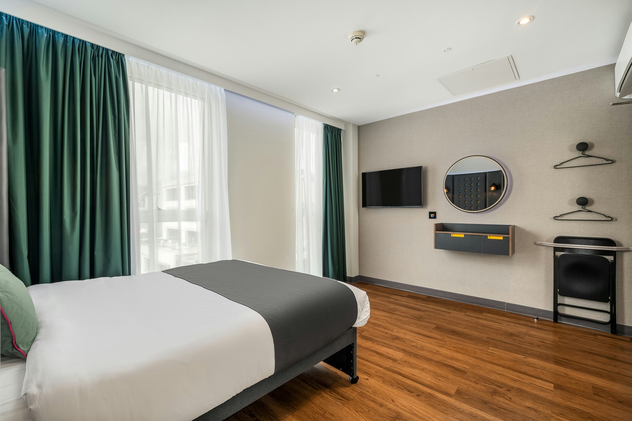 ngmkzZSeiE6jK9BnUSFmw_Shoreditch_Accessible_Bedroom___S
