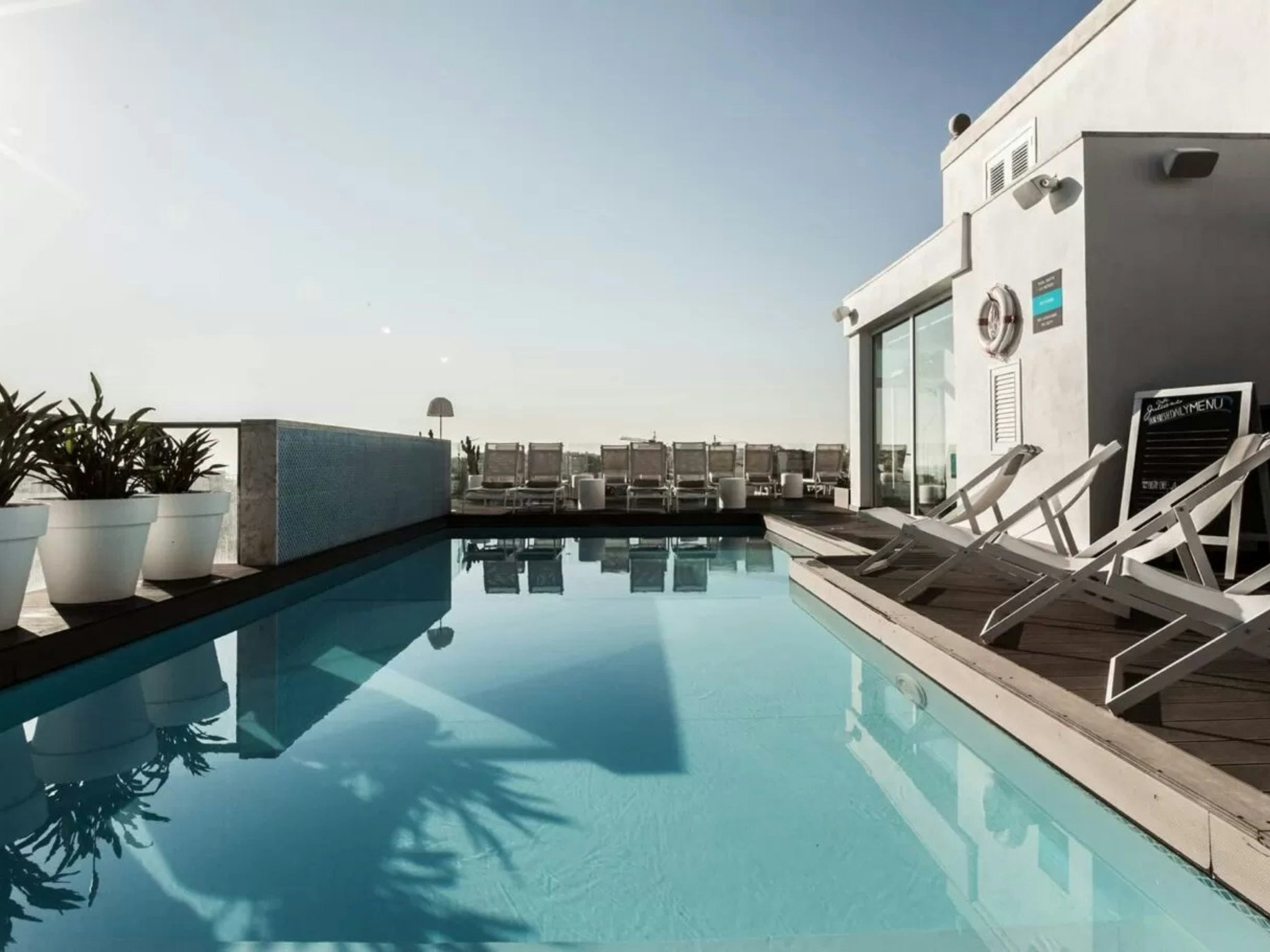 tr0AelRWU6g0AmZ3hNU6g_Rooftop_Pool_S