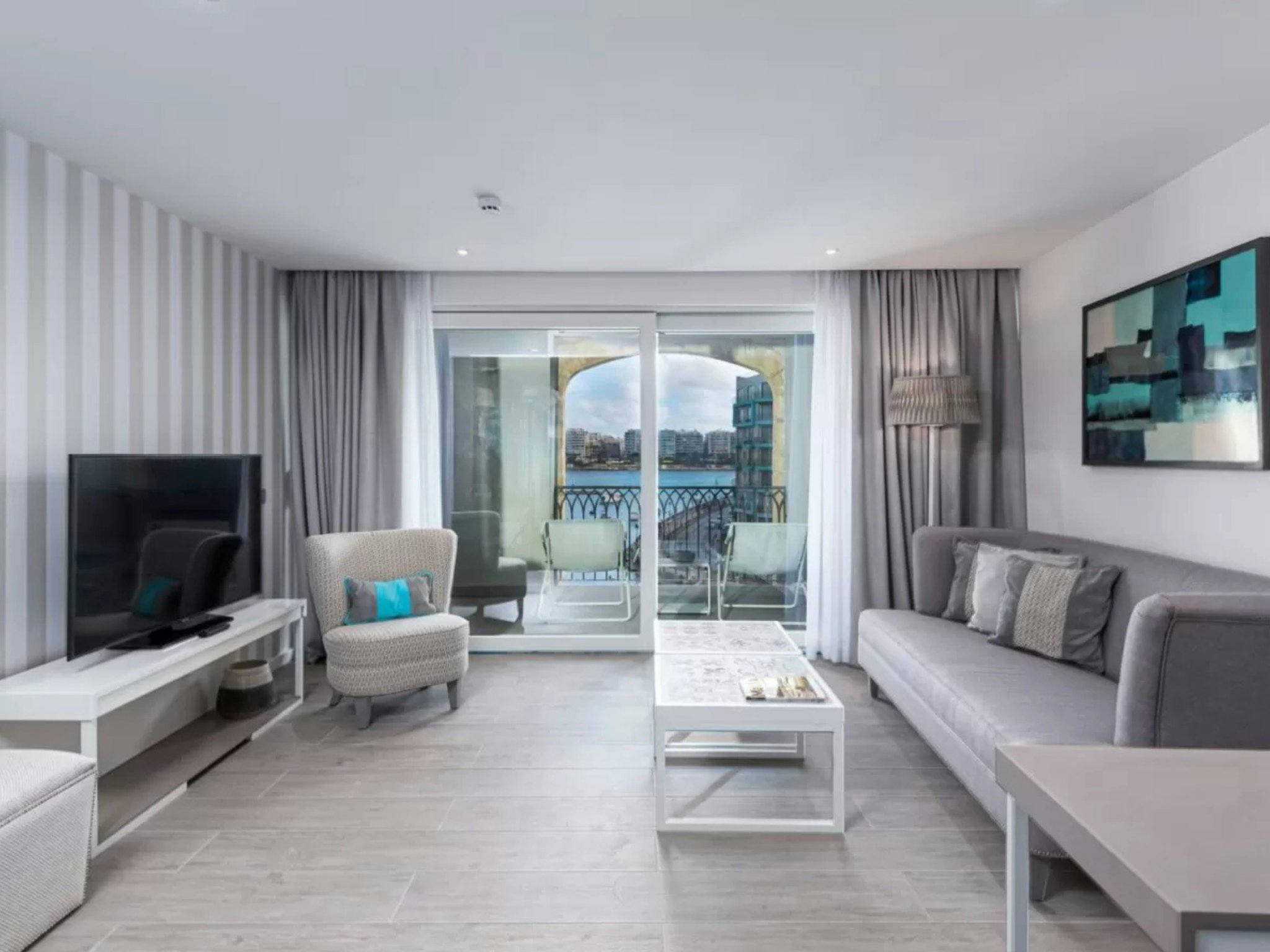 KPFv88lB00Ml4ALLGe5w_Designer_Suites_Sea_View_(3)_S