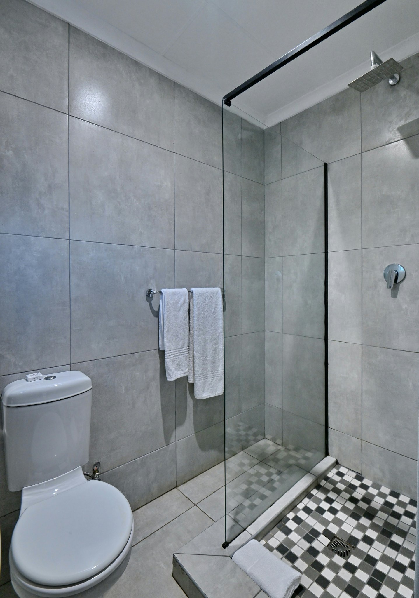 Fe37CR8A7EuttmZHaQTueA_Room_409_executive_(8)_S