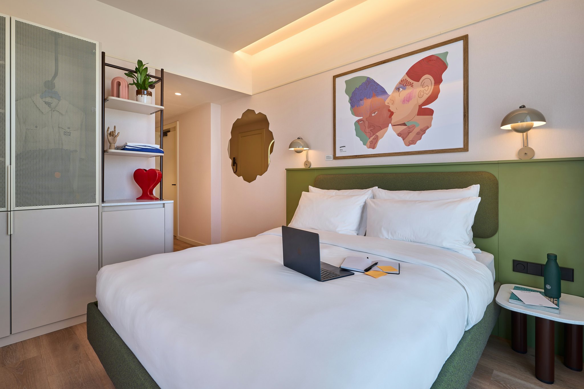 tLPlaA2c0KzqIkyisDRA_Barcelona_Interior_Brand-Layer-Signa_S
