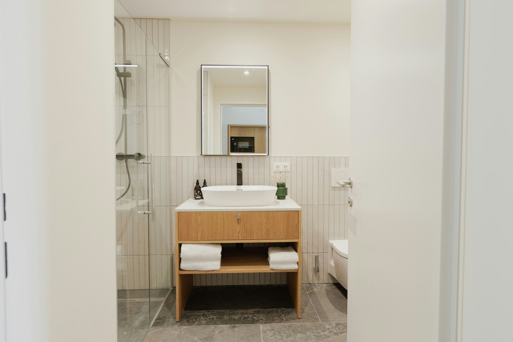 rSnBvwnP0q4eGk8zMGYRw_Wilde_Vienna_Bathrooms-3839_S