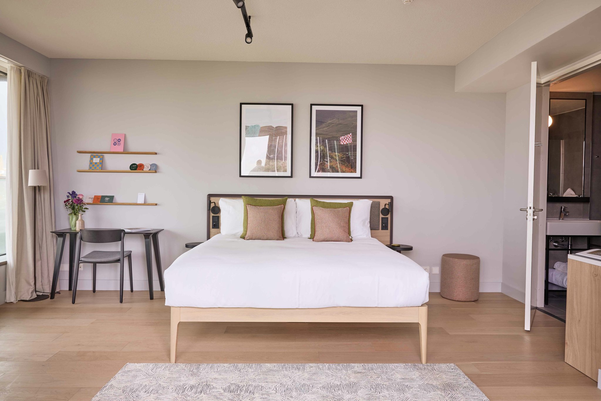 FlYMRs1I0miylGHwSpzjg_Studio_Sleep_2_Ensuite_Bathroom_S