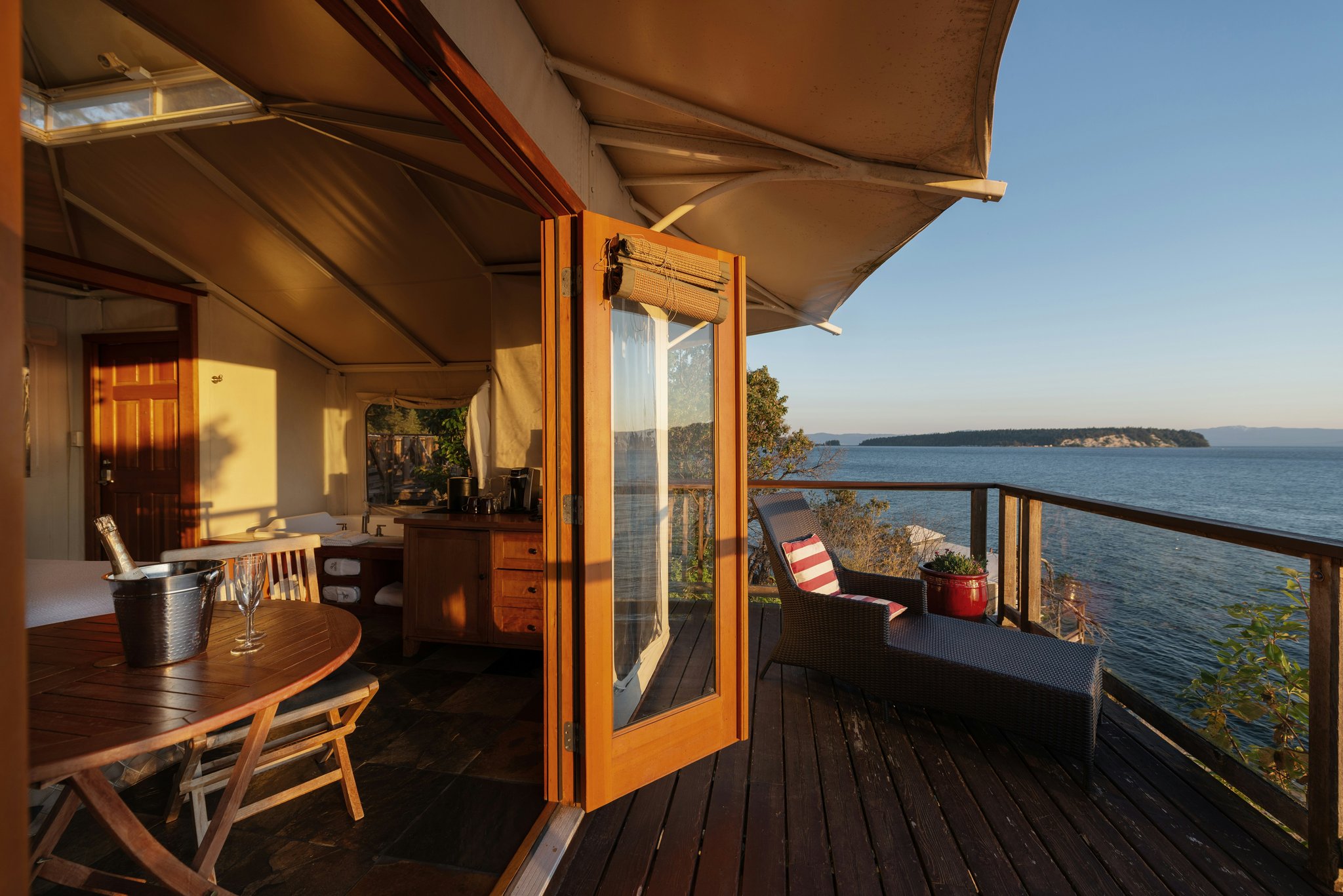 6UNqzejqoUWZHLhqh4nR7g_Signature_Oceanfront_Tenthouse_(11_S