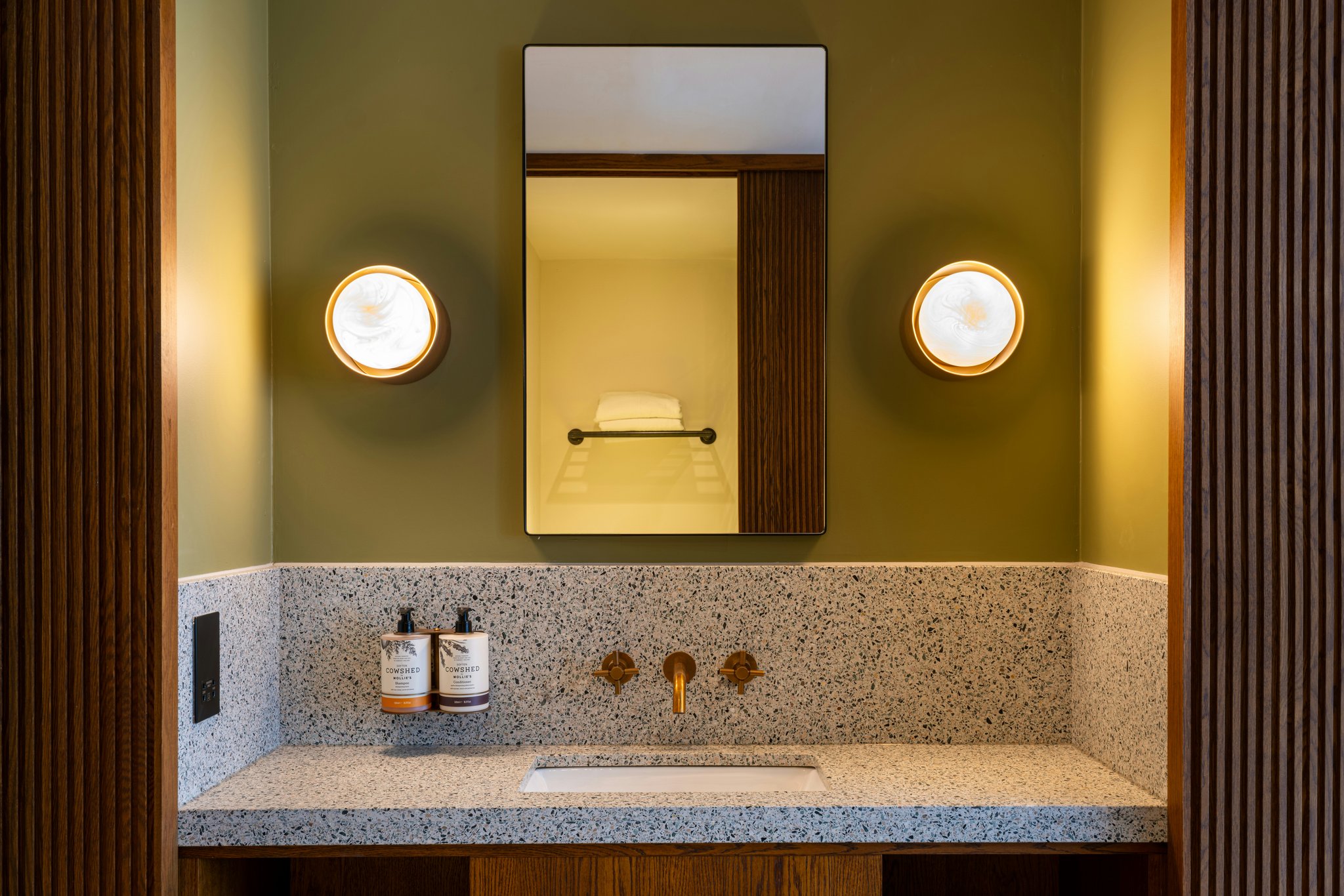 iILq7aJgTEmvqDo4e63YAw_Bathroom_(for_all_room_types)_S