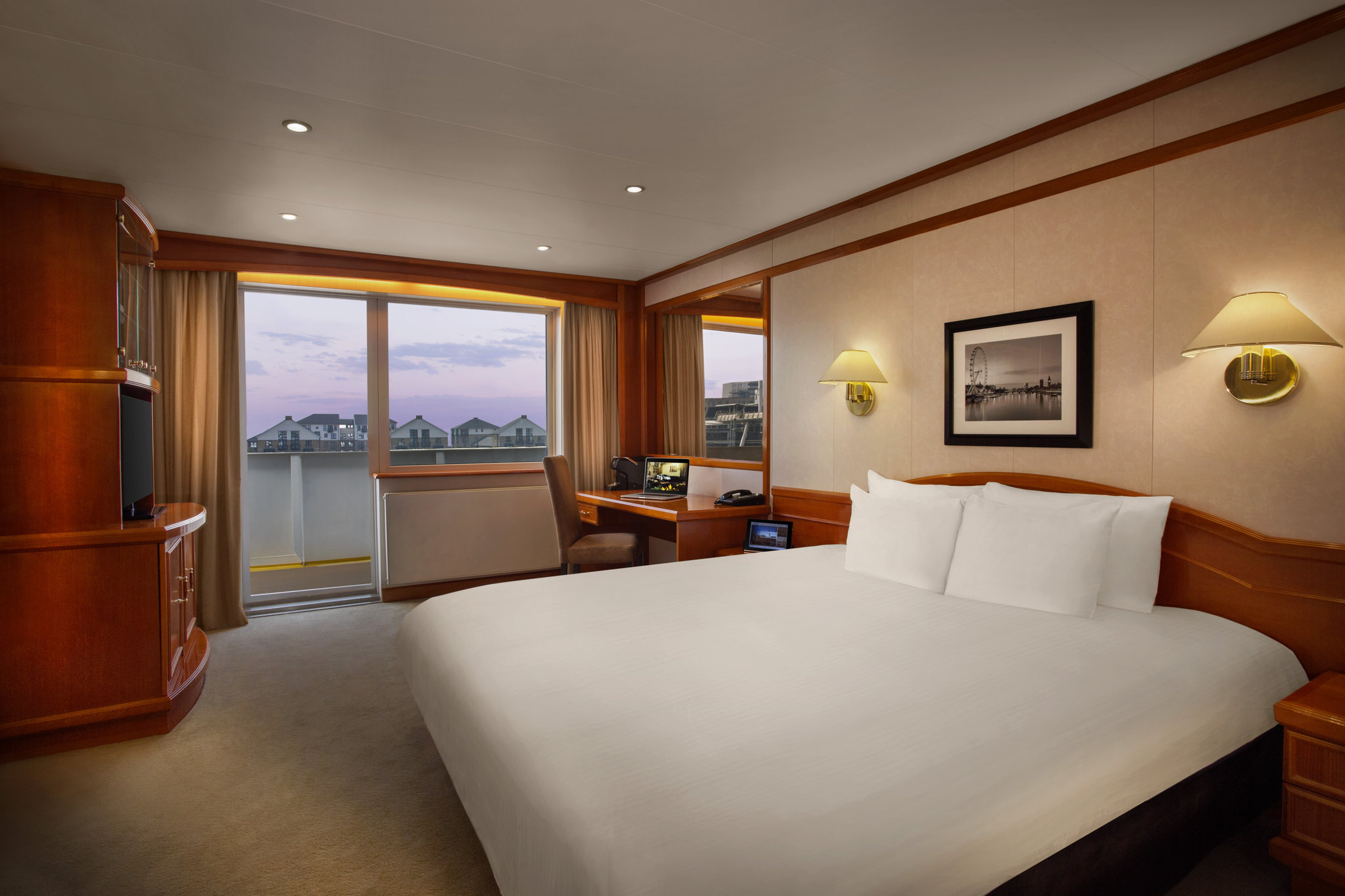 Executive_River_View_bed_S