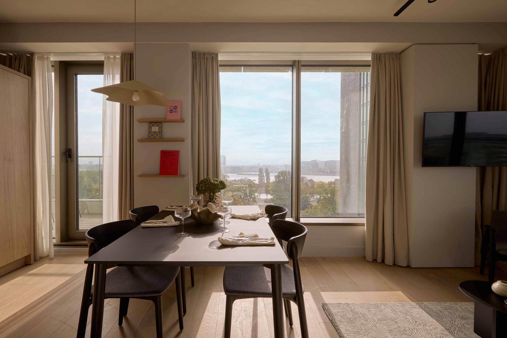 R6LurYzt501sGB0U98A_Dining_Area_-_2_Bedroom_Apt_Sleeps_5_S