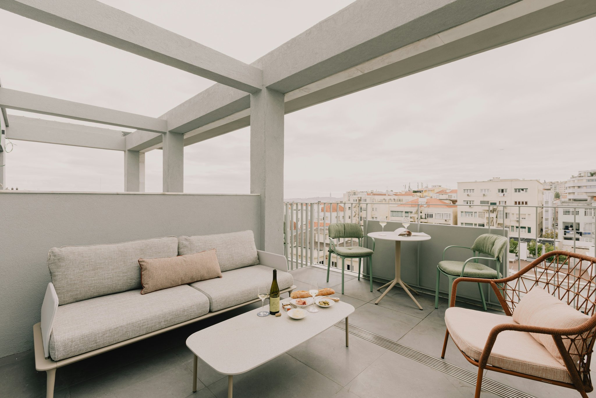 wPPVGee60EisfihNfMMEYQ_Terrace_Room-2697_S
