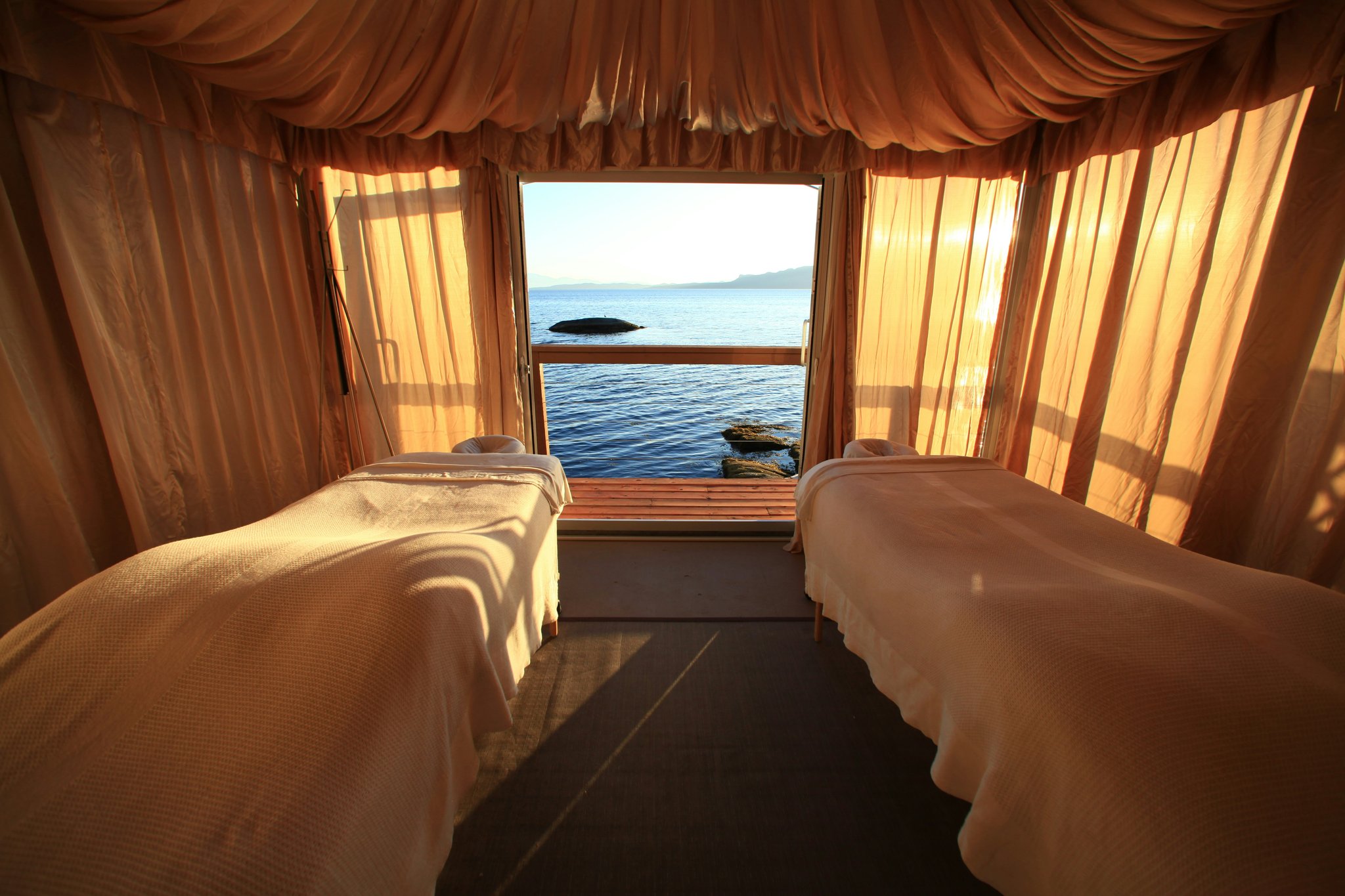 qEwK5YqQZEaKiK57rRAJYw_Oceanfront_Spa_Tent_S