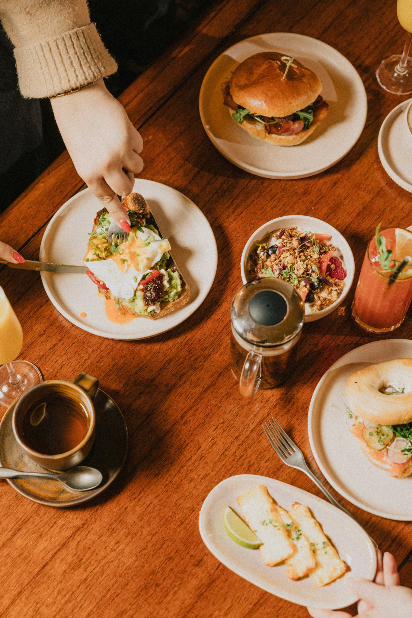 nEI9CqkgkSBYrmOSGHkA_Oscars_Breakfast_Table_service_-9987_S