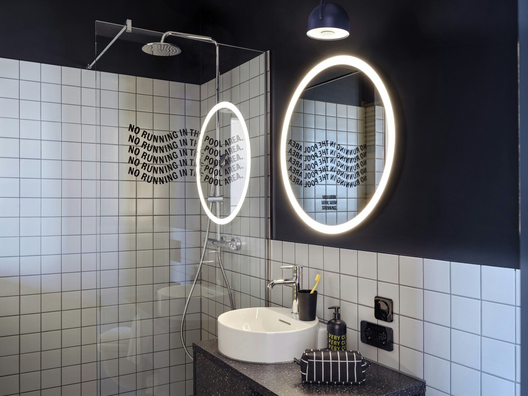 LoMy4zrdak2yIPVD1zDrw_Apartment_with_King_Bed_and_Kitchen_S