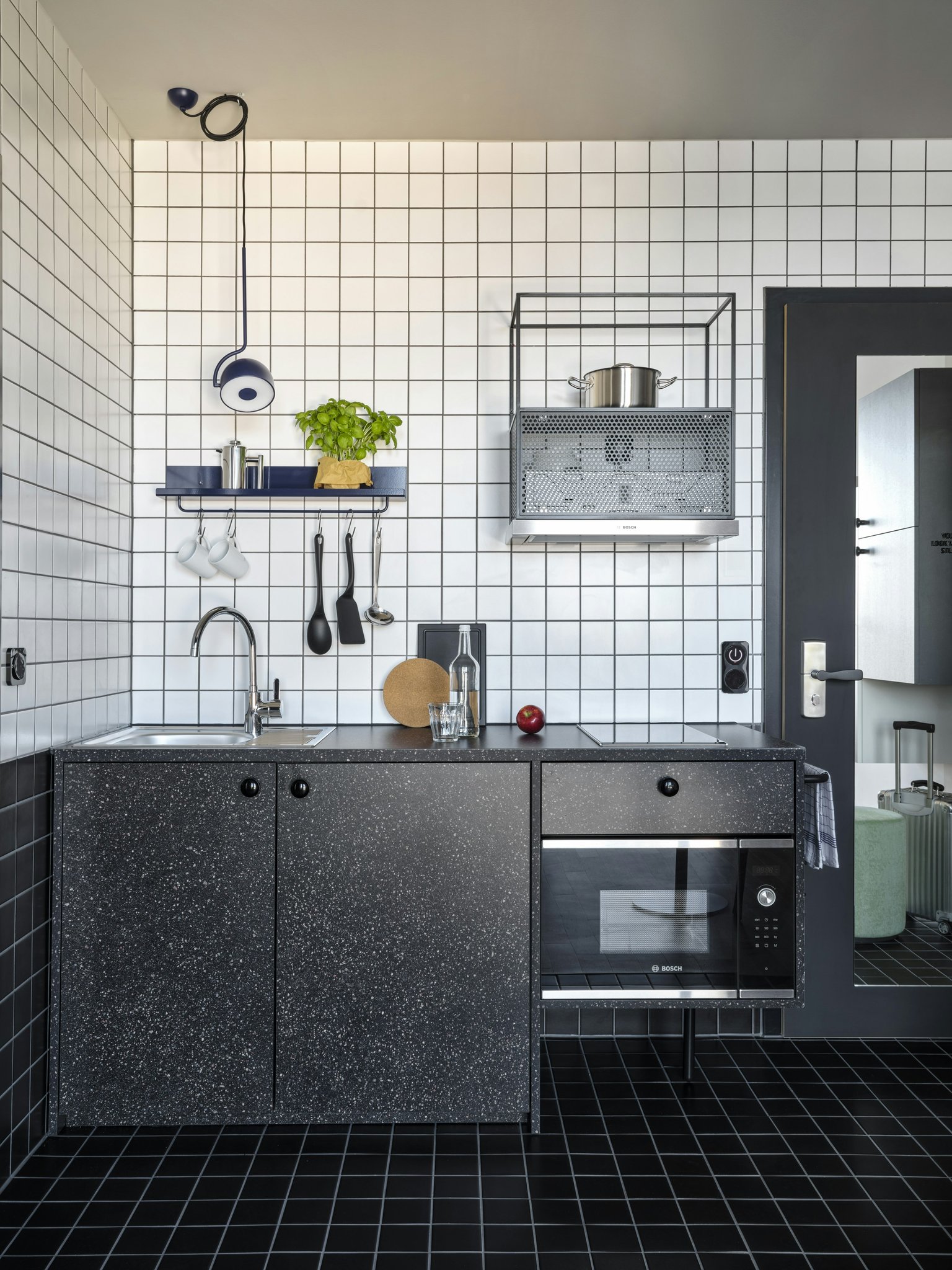 RcGG3StcL0WBsuQamLshVw_Apartment_with_King_Bed_and_Kitche_S