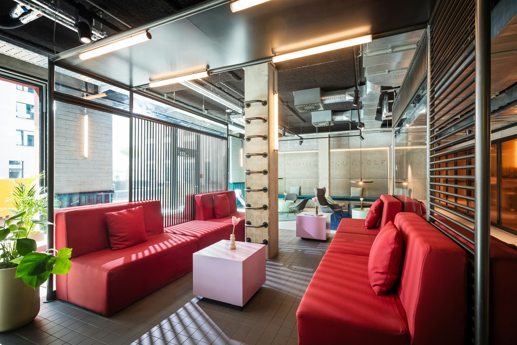 pl8vHchd7EmftCIQNoqkzA_Berlin_Interior_Breakout-Space_202_S