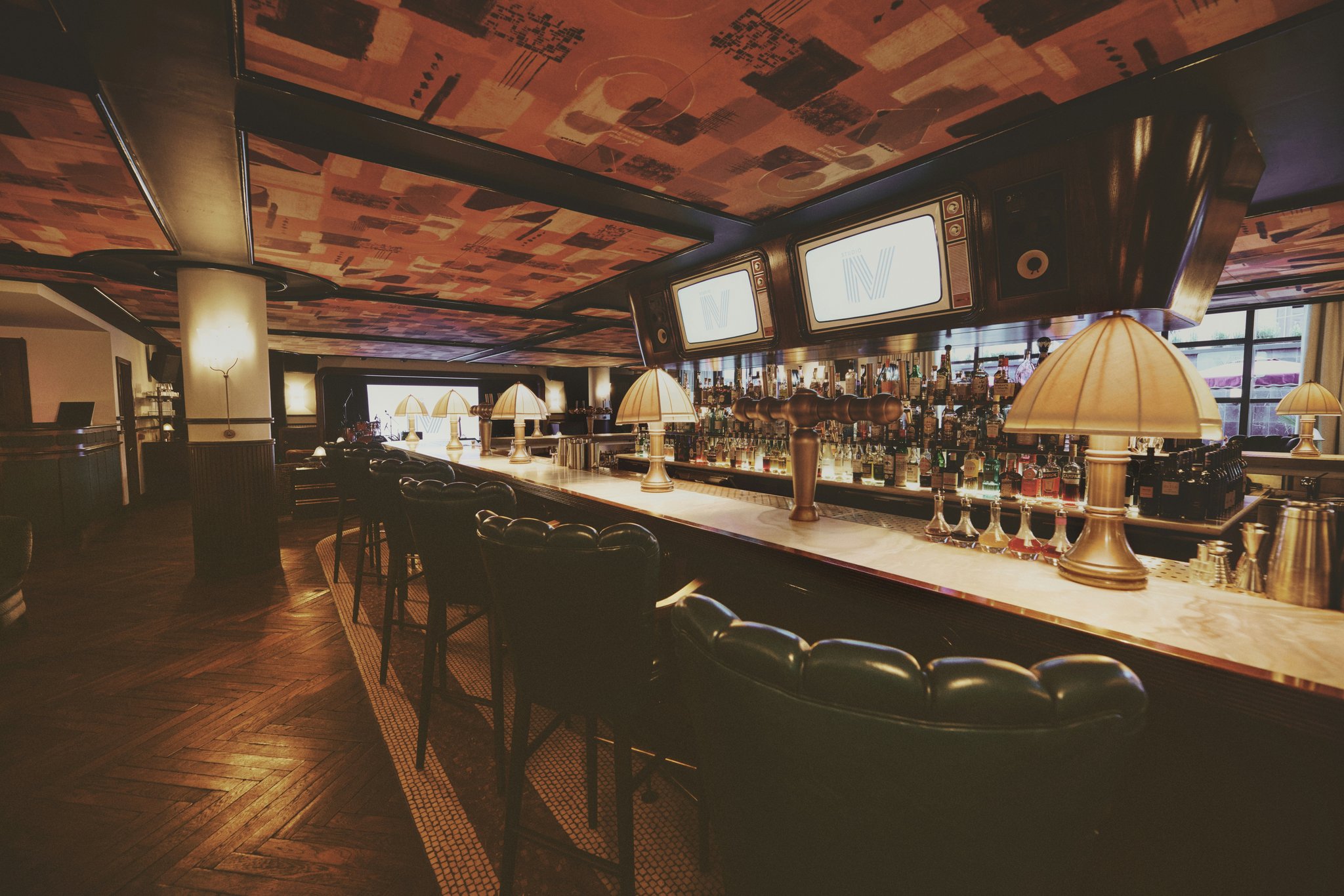 60XGwGpsPE2iIuhdEQUo4A_Studio_IV_Bar-10_S
