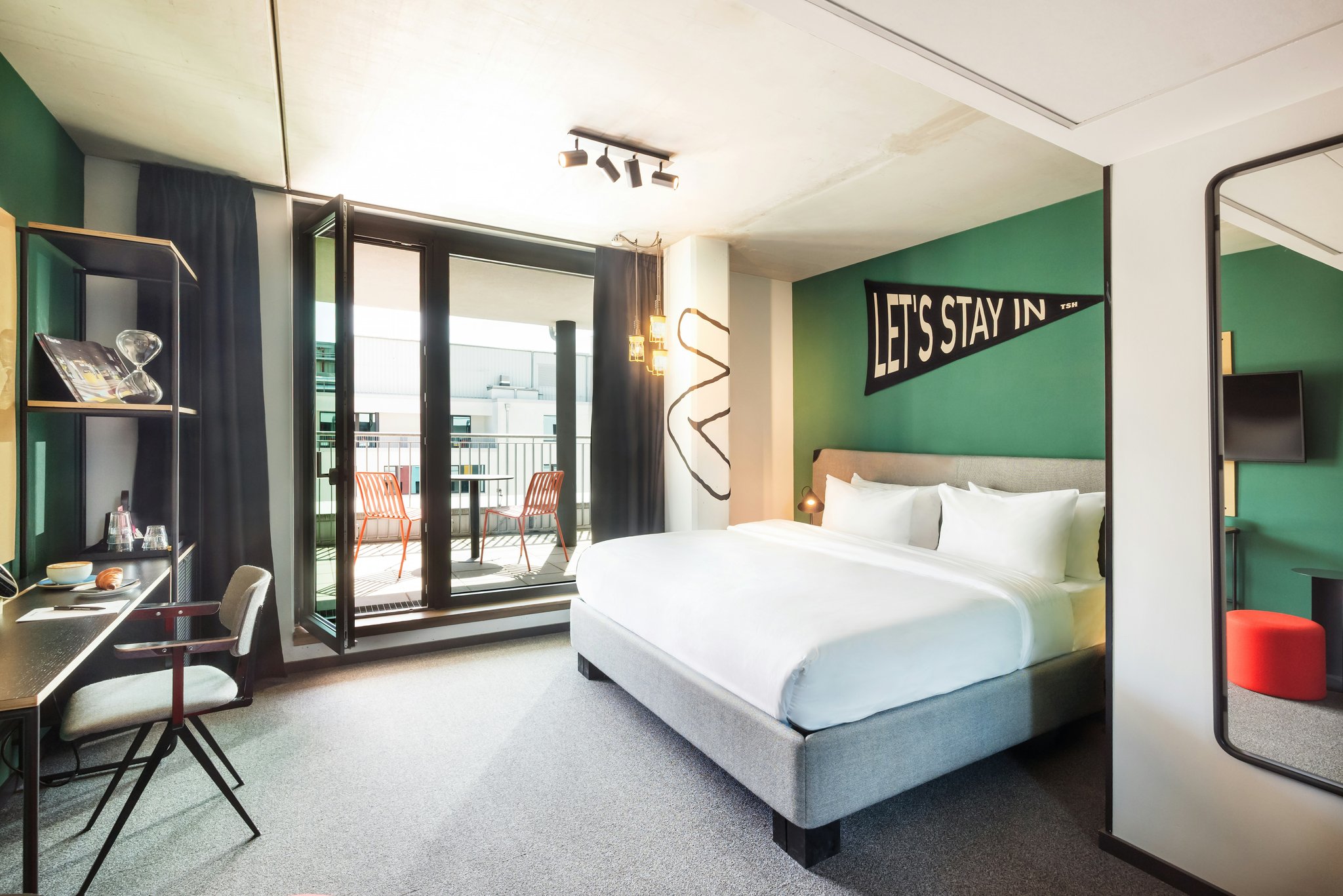 deeA4vj9dUS2PjJdXSUreQ_Berlin_Interior_Stay-Deluxe-King_2_S