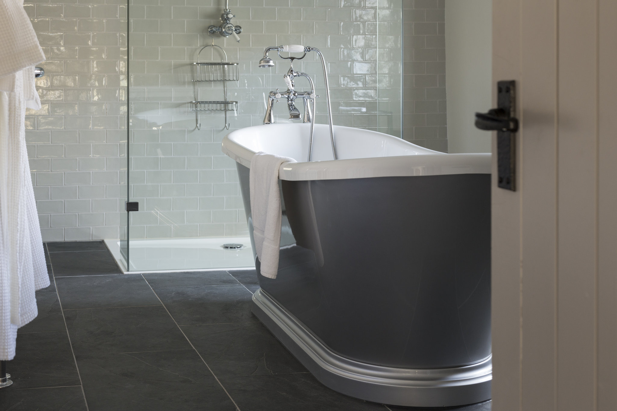 Room2_bathroom_S
