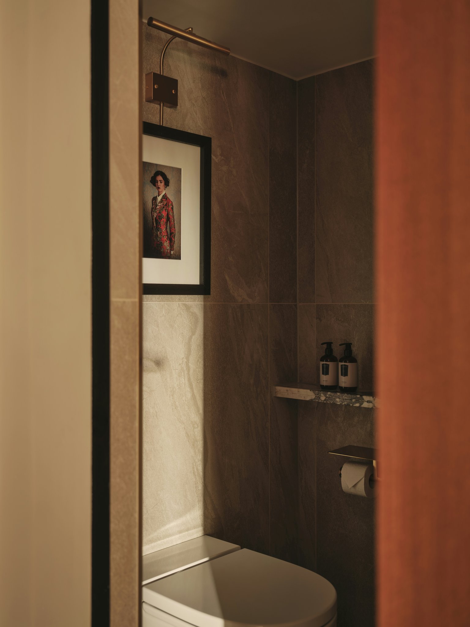 B9LaK3J20OusWv8i1MGng_The_Mayfair_Suite_(3)_S