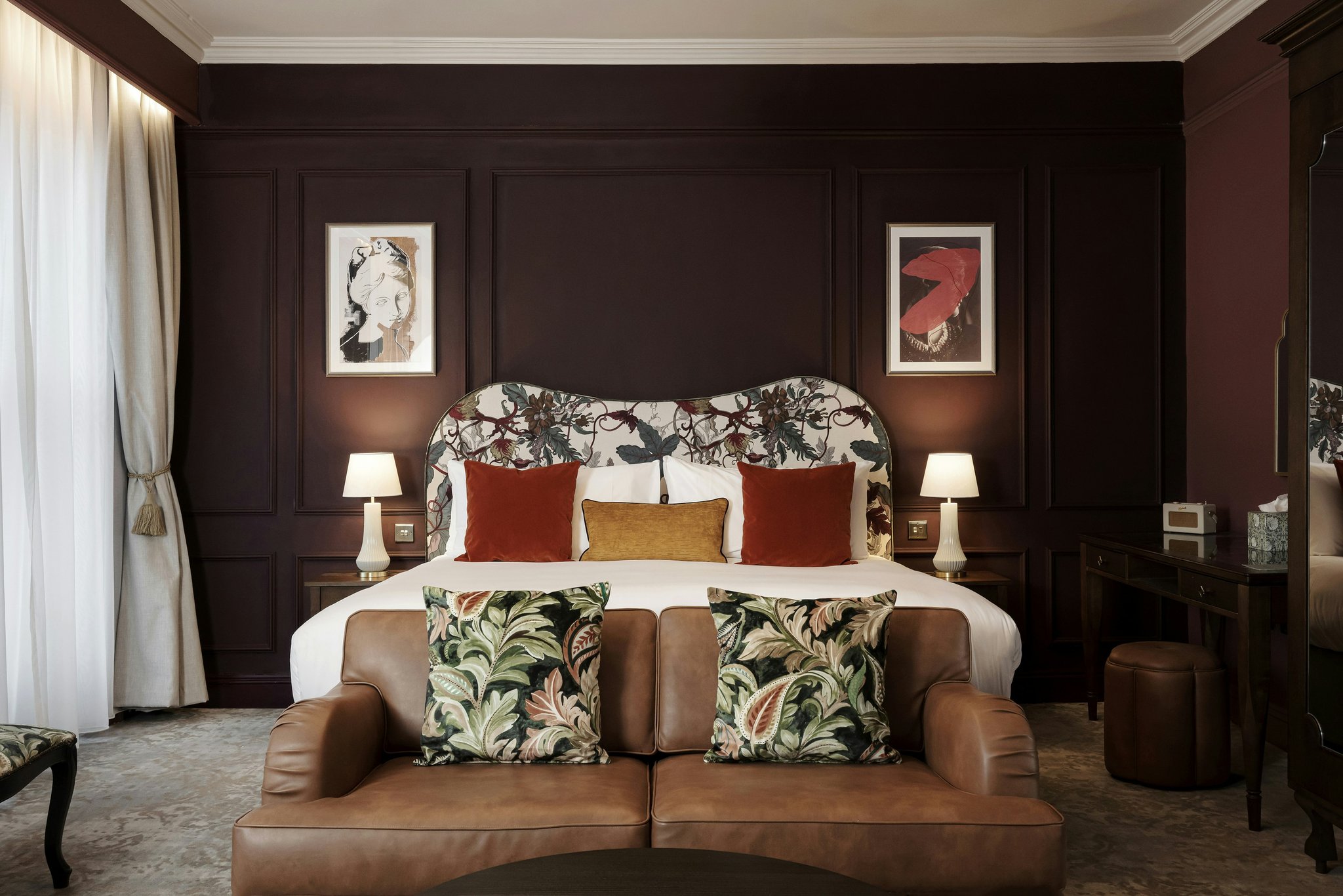 hftQkJtRTUm8xNWDllWIg_John_Wood_Suite_with_sofa_S