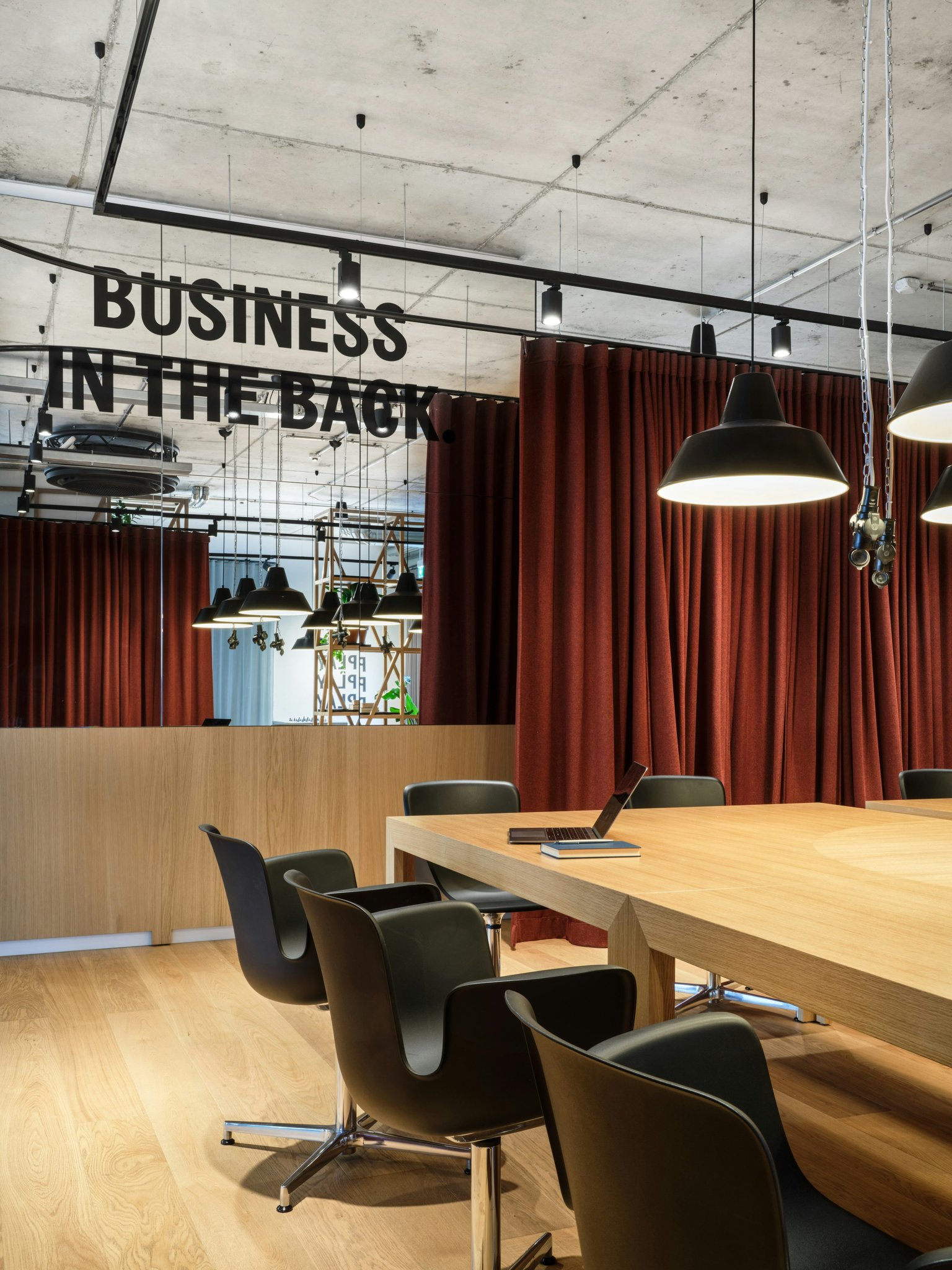3qRMK0RvbEmkT5rL5CN7GA_Coworking_Area_S