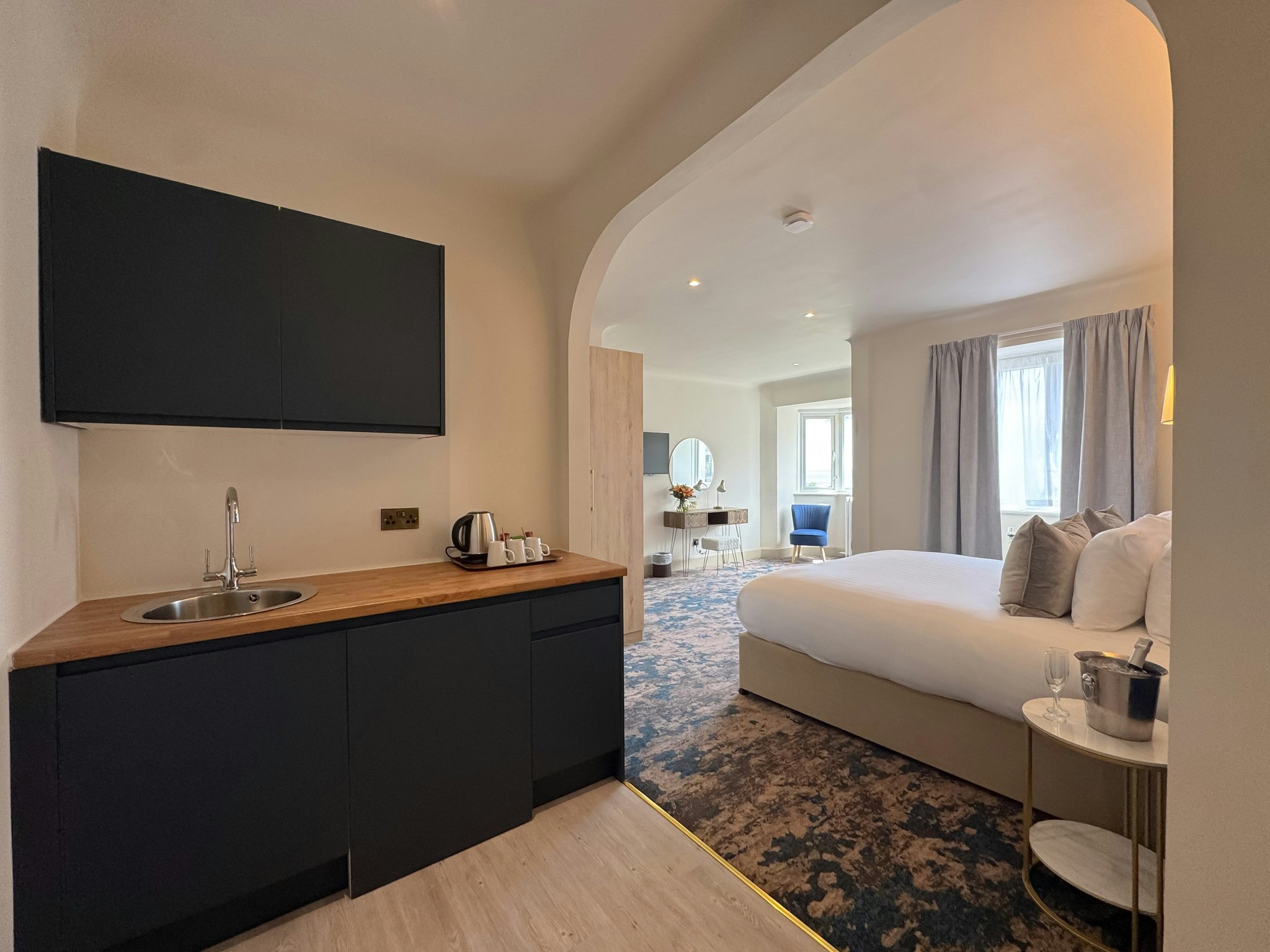ak1TlDN1MkKlm95TK2dxCg_Signature_Suite_Sea_View_entire_ro_S