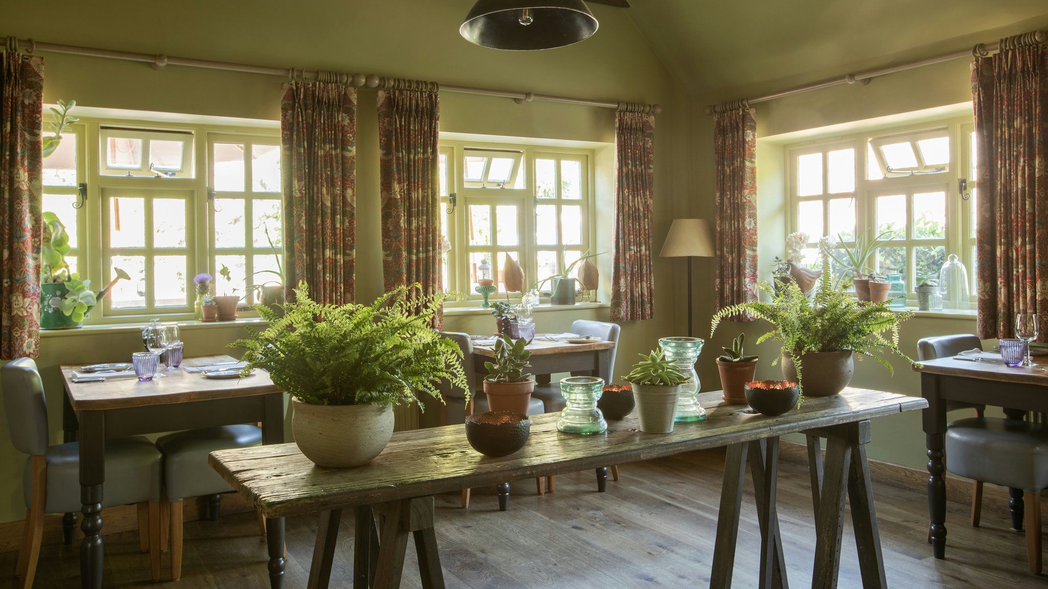 AurfU11rmkCfpJ1fOtpQFQ_Tudor_Farm_House_Hotel_Full_Garden_S