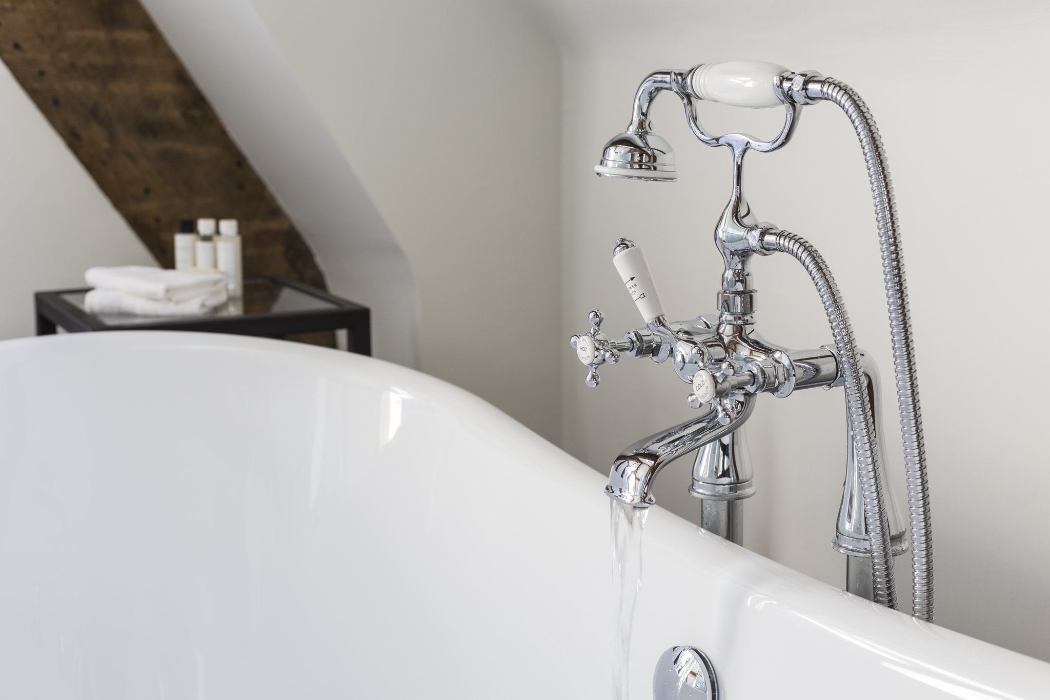 The_Roost_Suite_Bath_tub_S