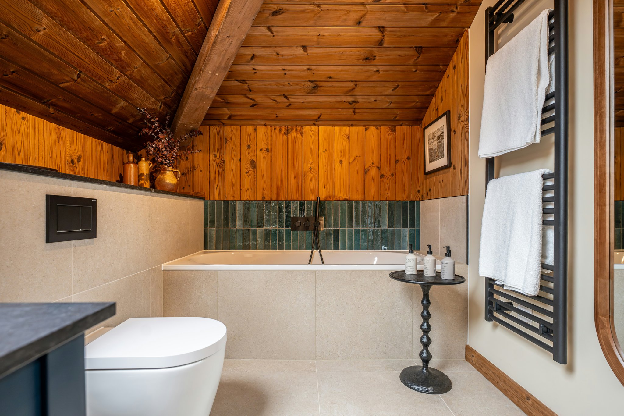 bdFNSslfMUbfHDrywJRg_Cabin_Garden_Room_(2)_S