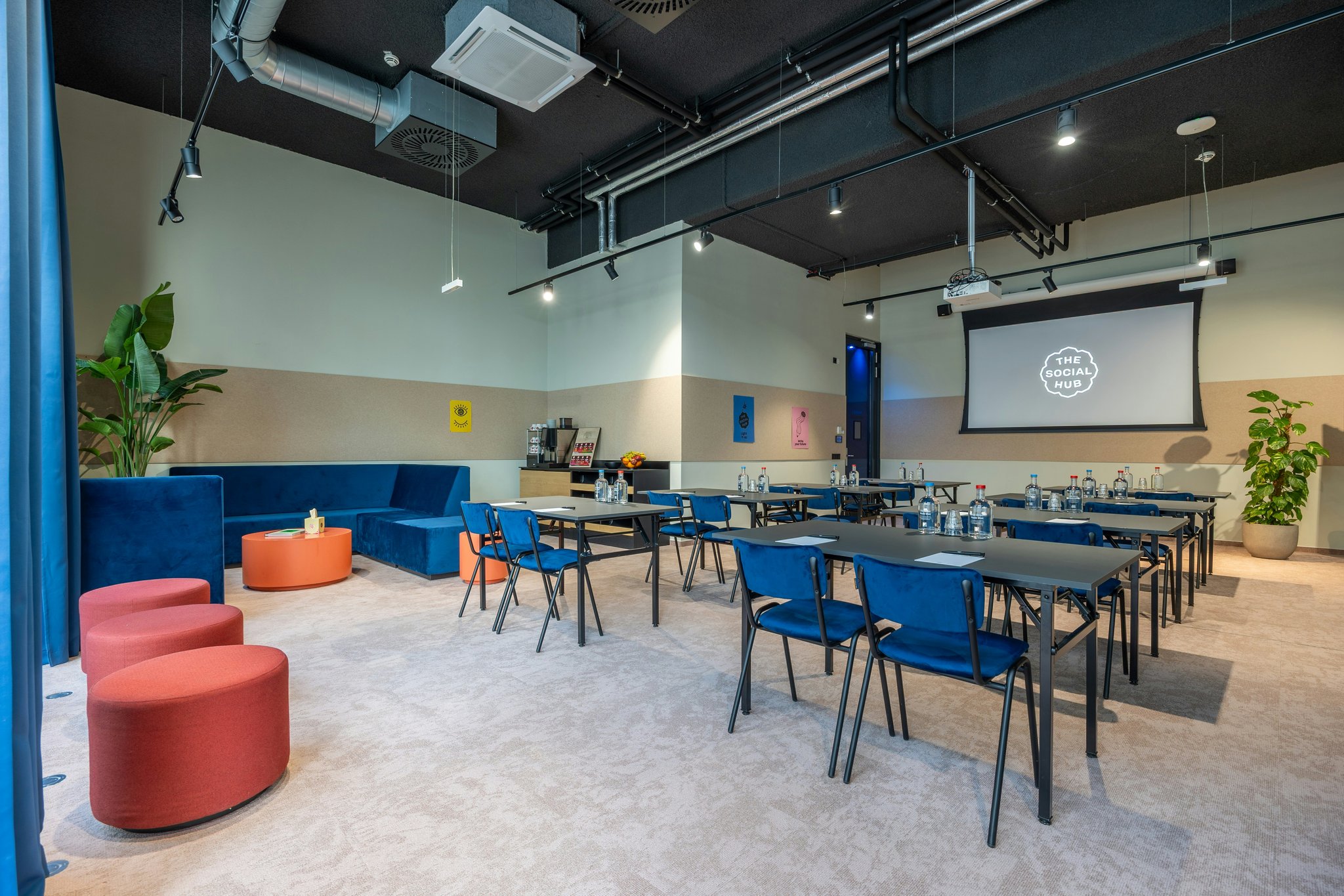 SQD9rYnzn0q7B2LmHJ4Ppw_Vienna_Interior_Meeting-Room-1_Ove_S