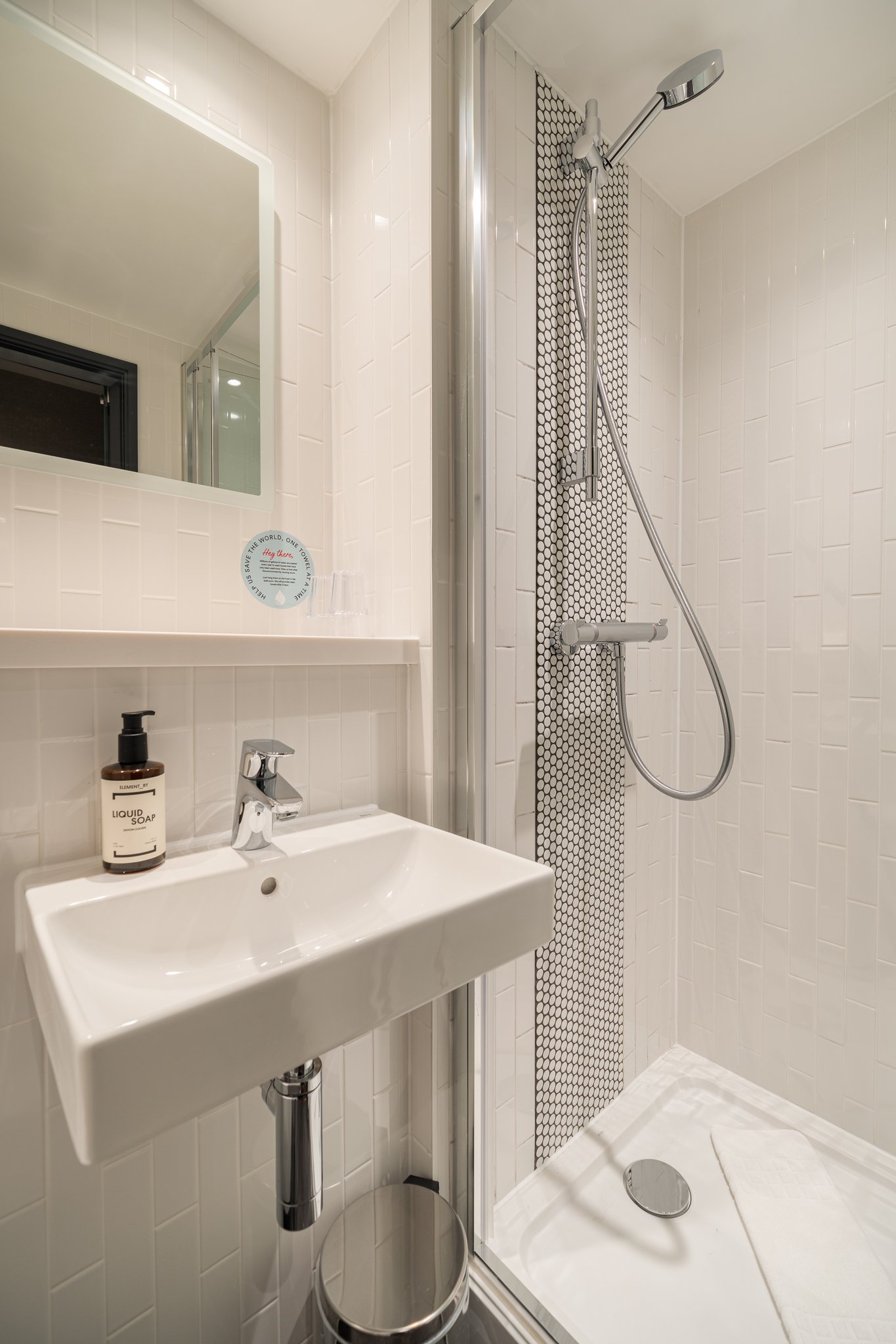 ReNTvVx7BEi4IAuDgglzw_Canary_Wharf_Bedoom_Bathroom_S