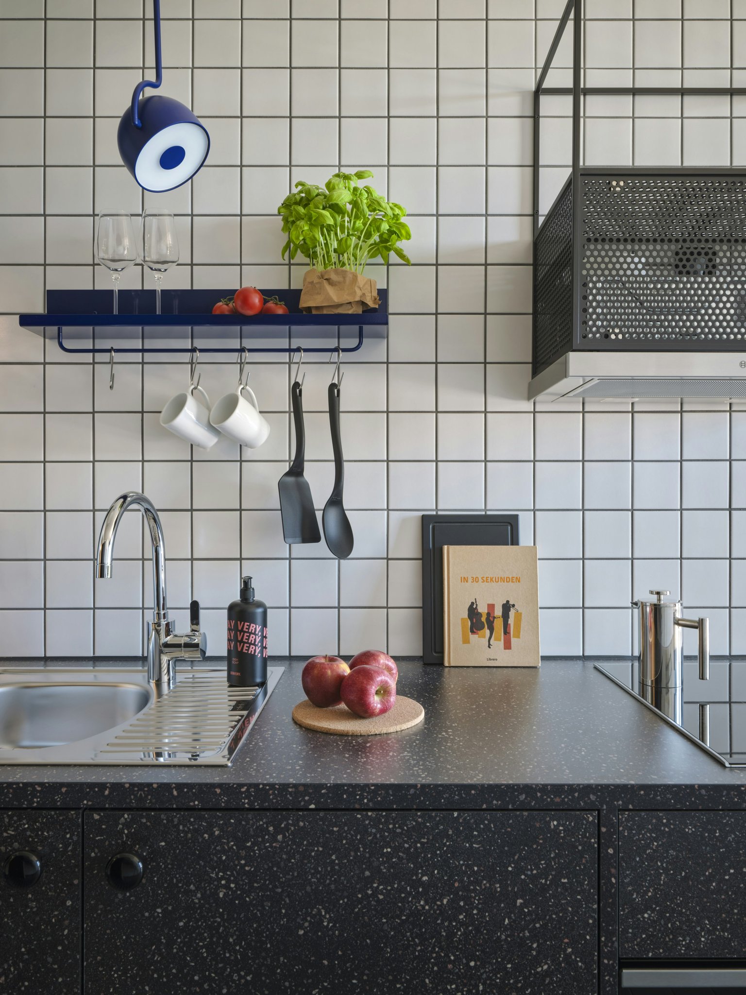 Zcn1qEvnGk2L2dh0uu4xQ_Apartment_with_Queen_Bed_and_Kitche_S