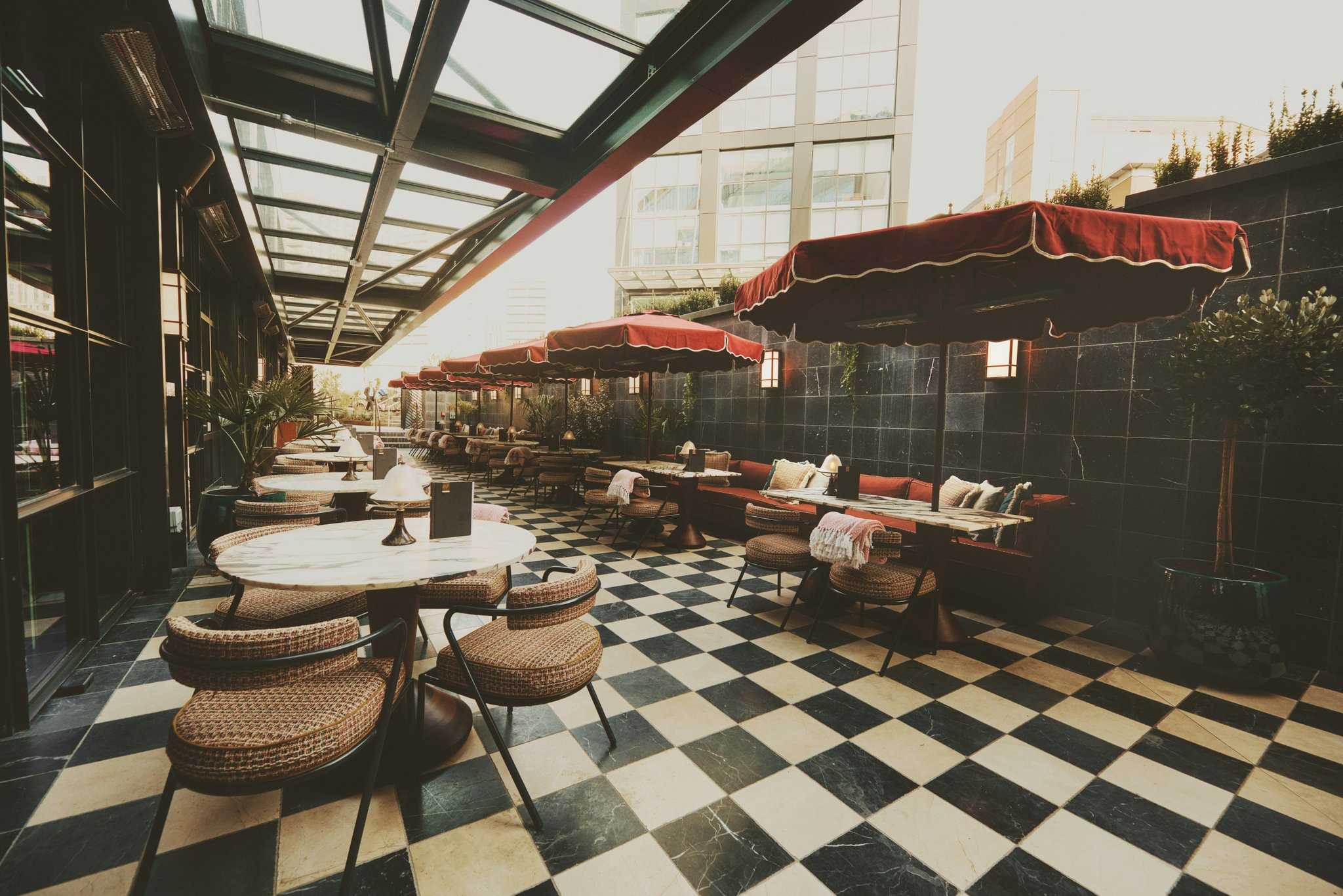 pn7uftrzDkG6tw4jvz4ddg_Courtyard-2_S