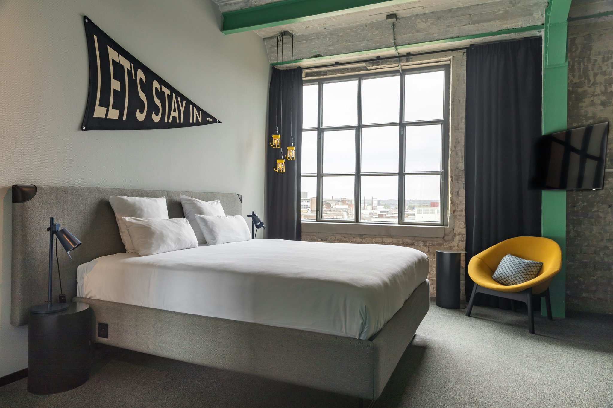 3QWDBjzaYkW8jbaazC1VPQ_Maastricht_Deluxe_King_room_(1)_S