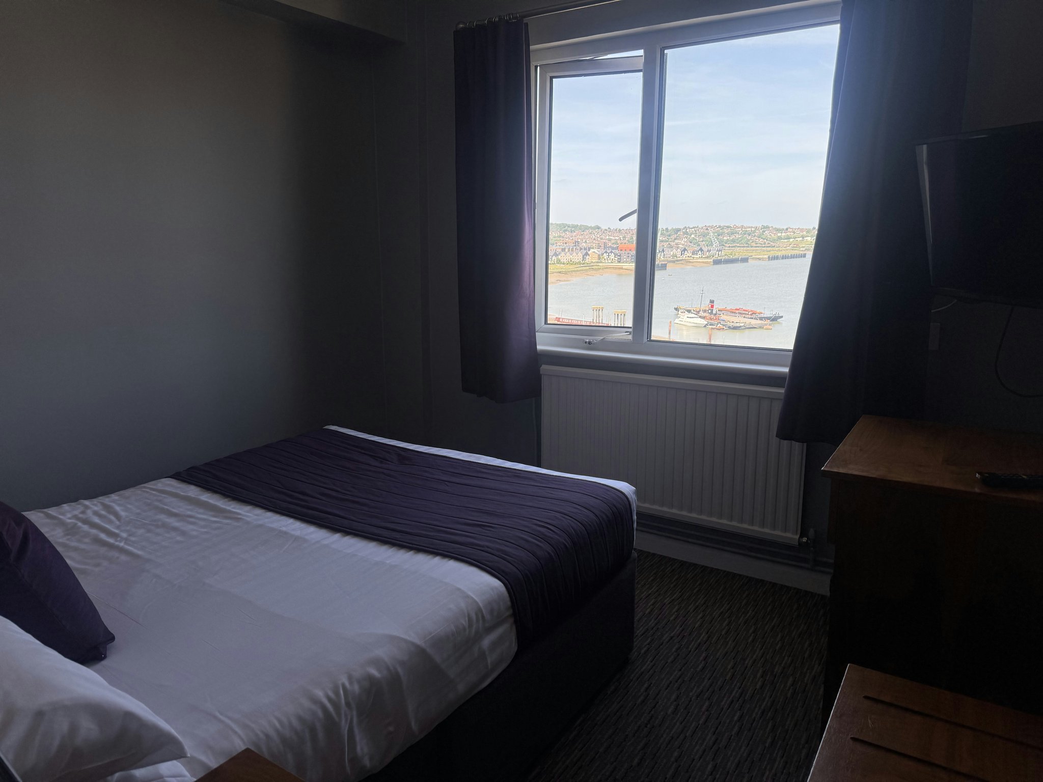 6VAdgUipM0yLE2yYQVxMQ_River_View_Double_Room-03_S