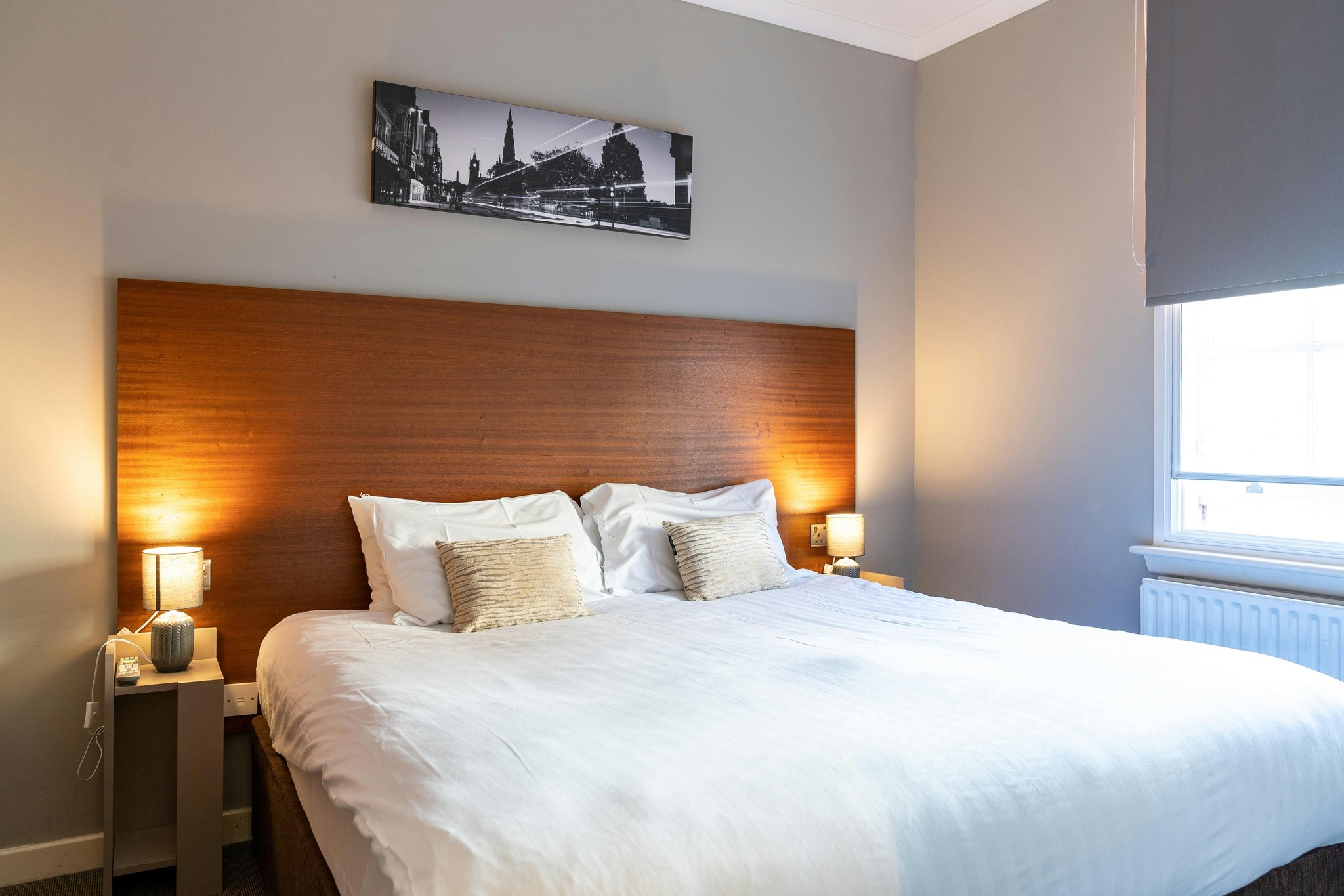 iOTUDUETR0yimzlJSrja5w_Superior_one_bed_bedroom_S