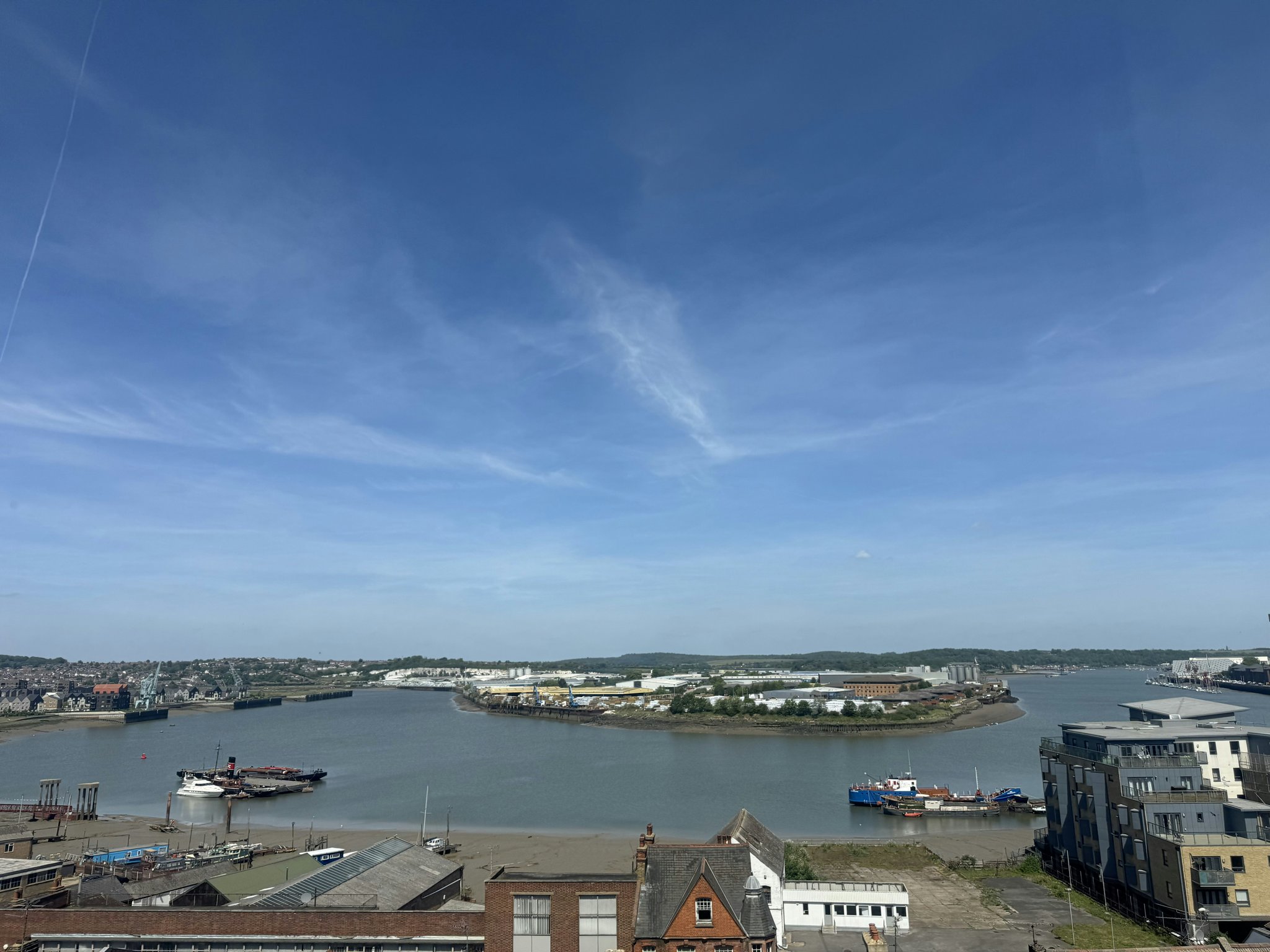QFDckU3El0uMr1PdOY09mw_River_View_Double_Room-00_S