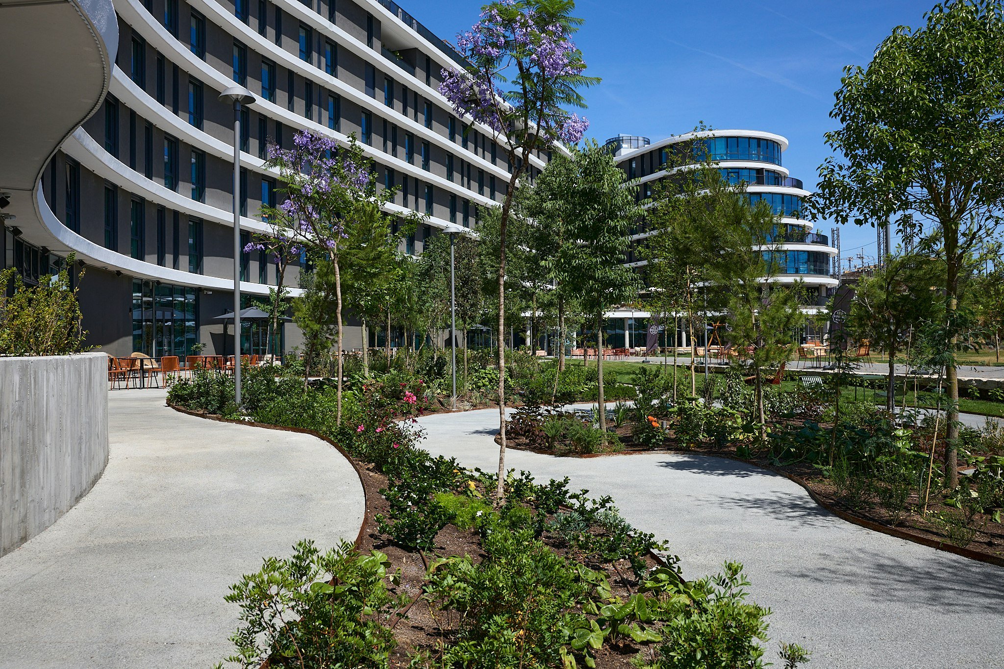 ZCAVhuYbBUKm4h98WqzCg_The_Social_Hub_Rome_Exterior_Park_2_S