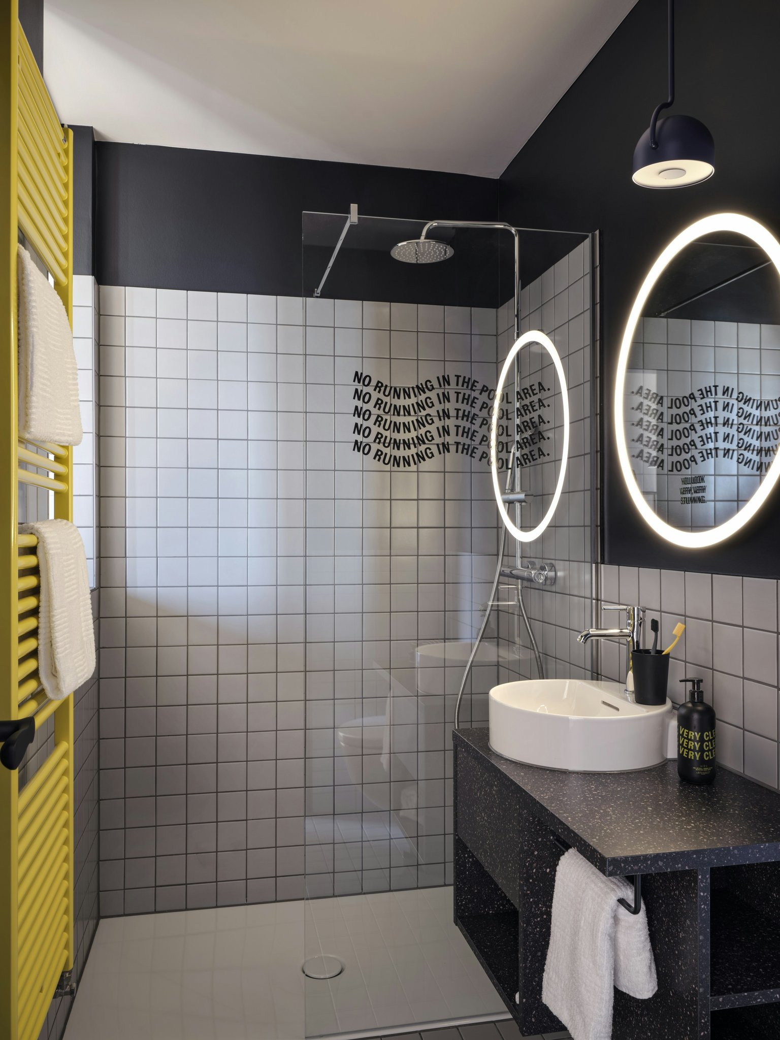 E6u0nQLvJ0BbQL8vtcGNw_Apartment_with_King_Bed_and_Kitchen_S