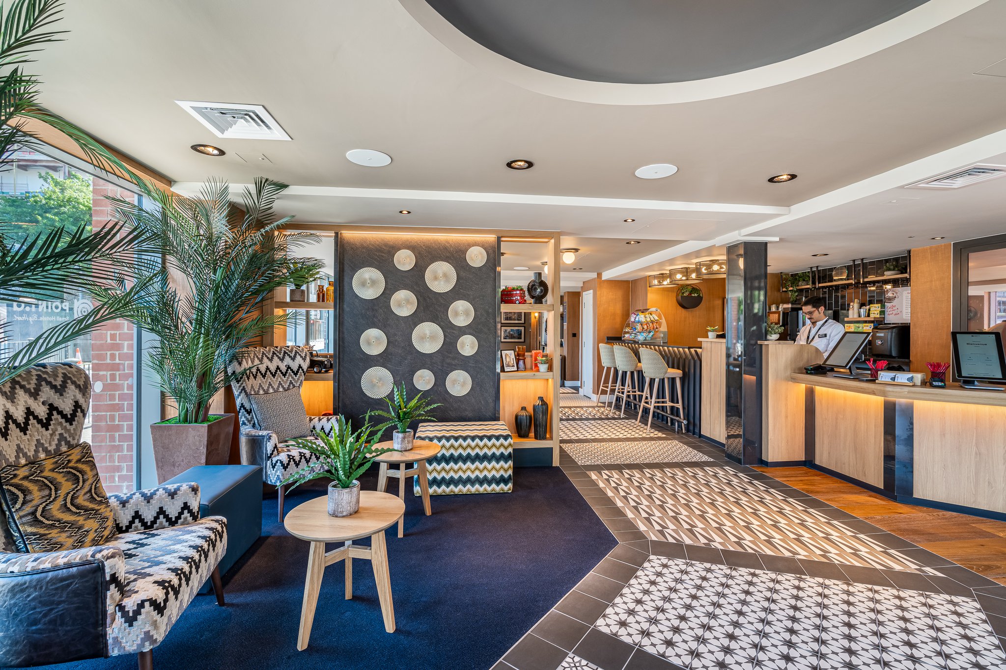 QxO8EAbk0izIcBf55vZw_Canary_Wharf_Lobby_S
