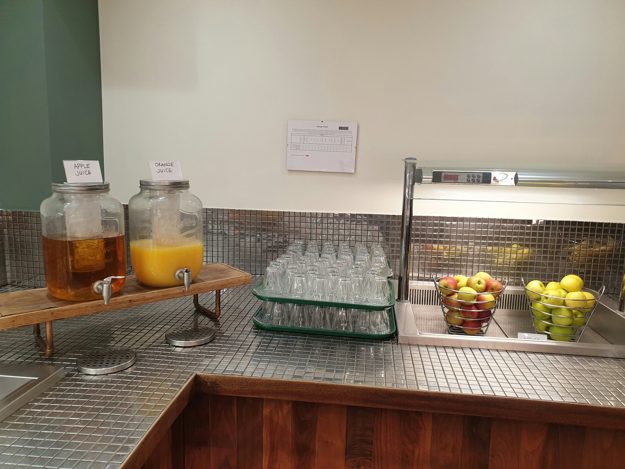 dTNmajfosUCU7b5sqzq3A_Breakfast_buffet_area_2_S