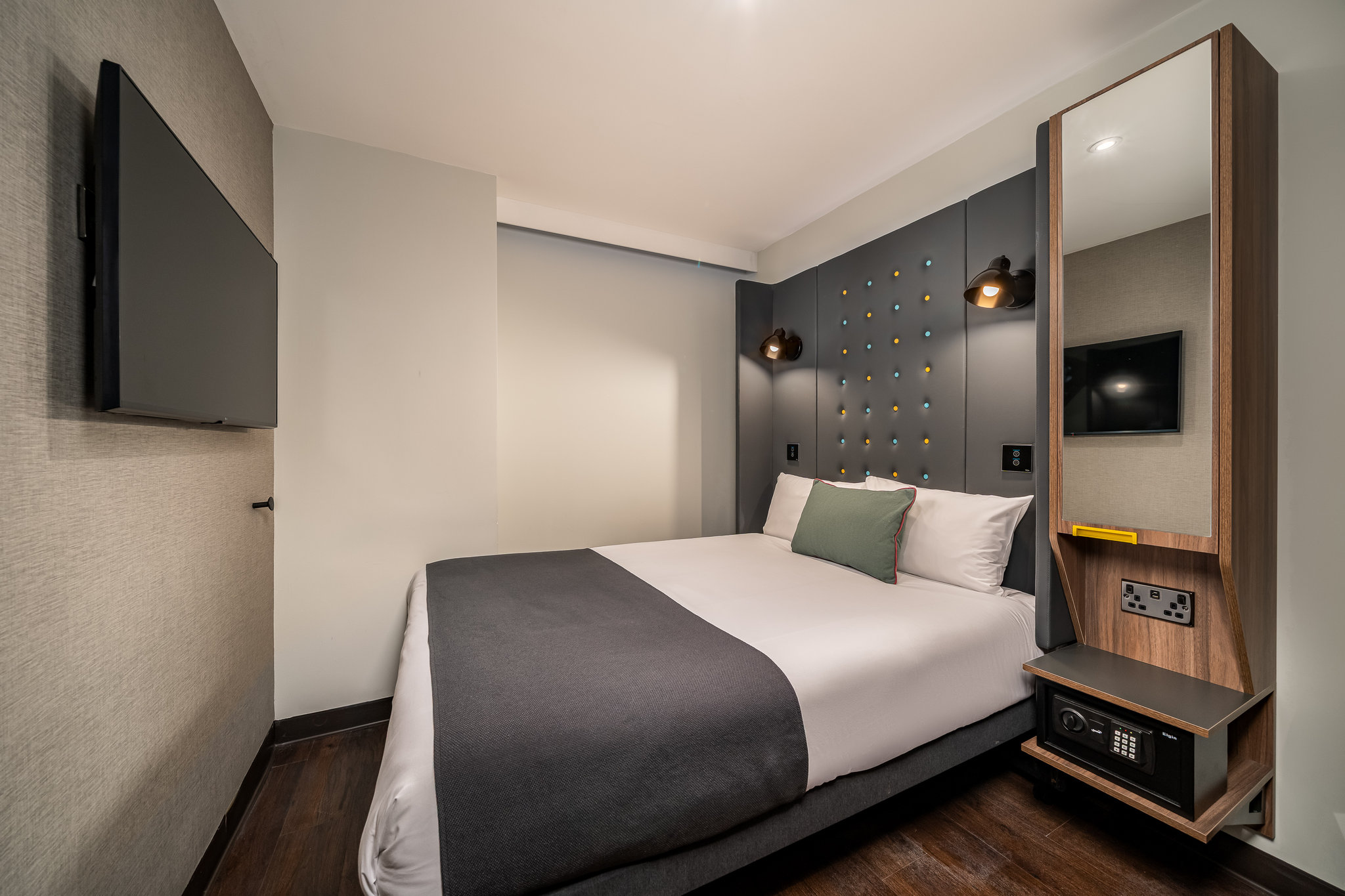 DzwGZKsV5U6fdIa3MUyRRA_Canary_Wharf_Cosy_Double_no_window_S