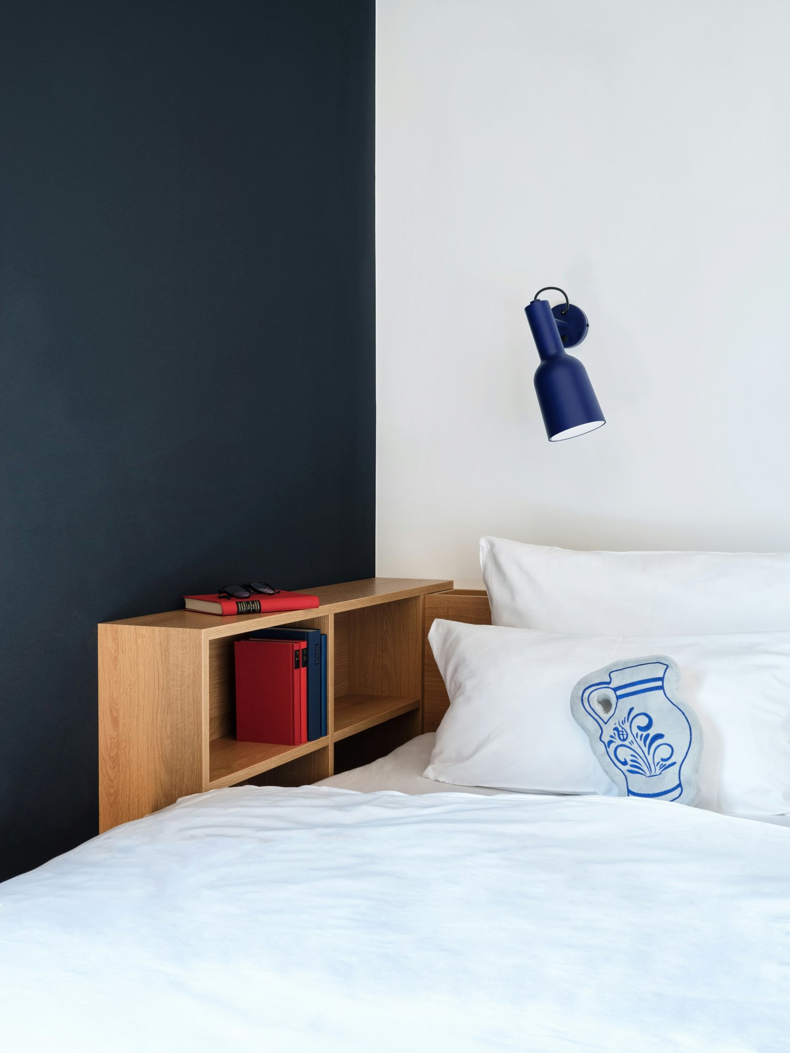 kaLrUU1BL0mmXbdCdPk1gg_Suite_with_King_Bed_and_Kitchenett_S