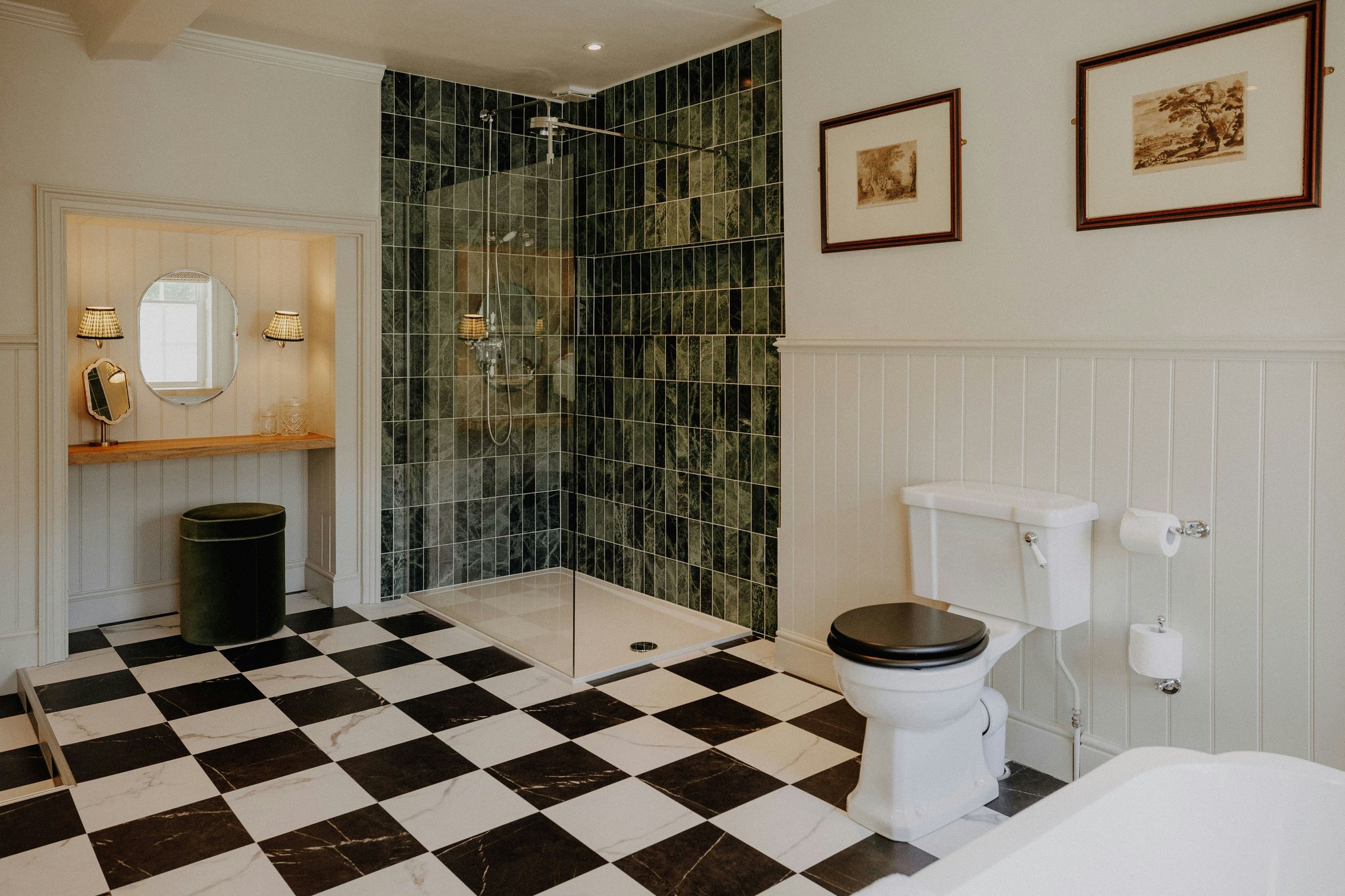 bKiqmIdoHU6L0XD4WleqEA_Junior_Suite_shower_S